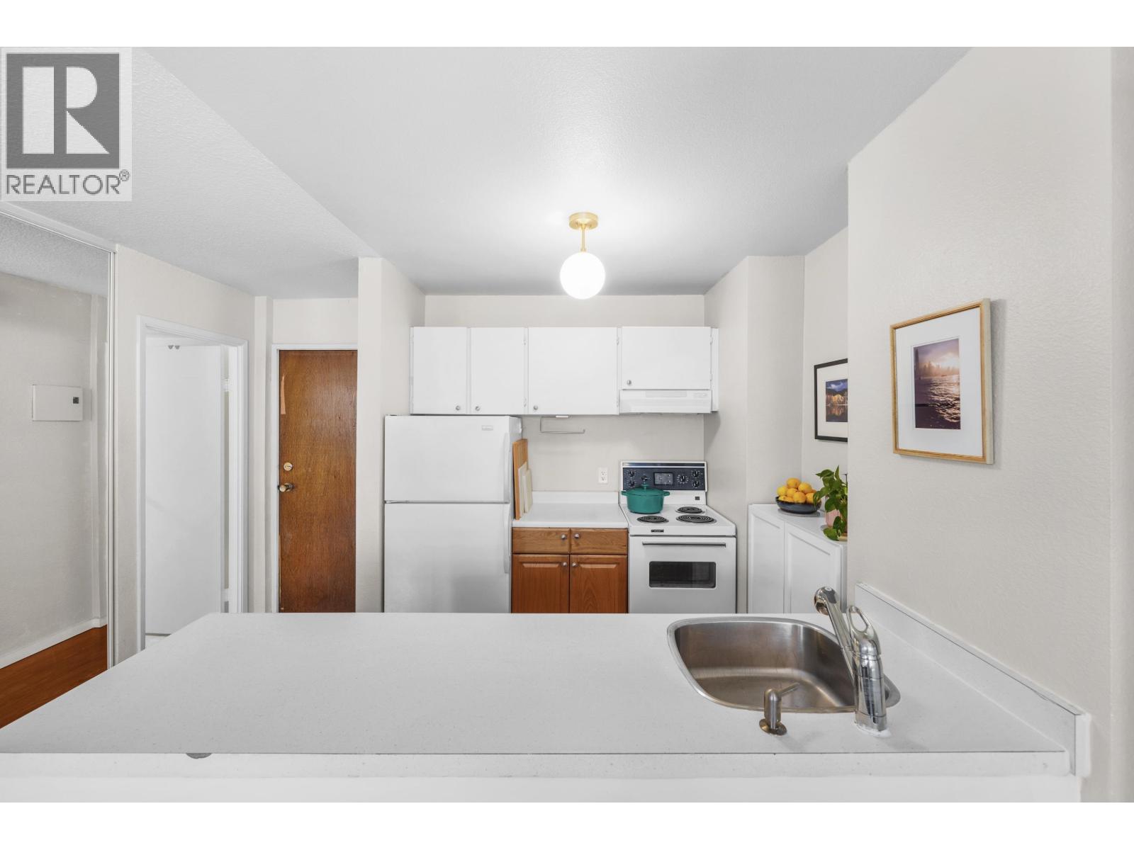 Photo 10 of 411 1333 Hornby Street, Vancouver BC