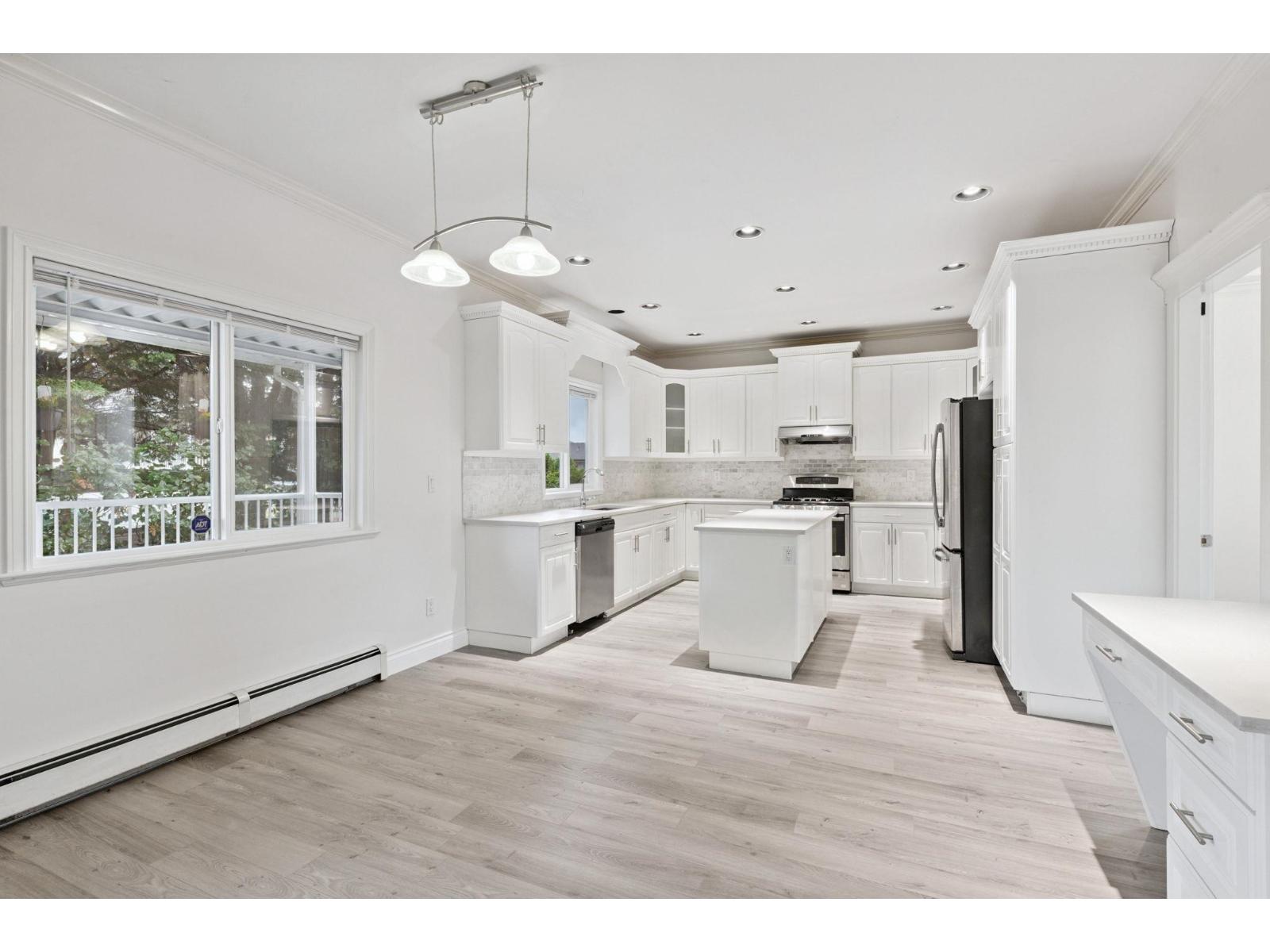 Photo 10 of 15939 91 A Avenue, Surrey BC