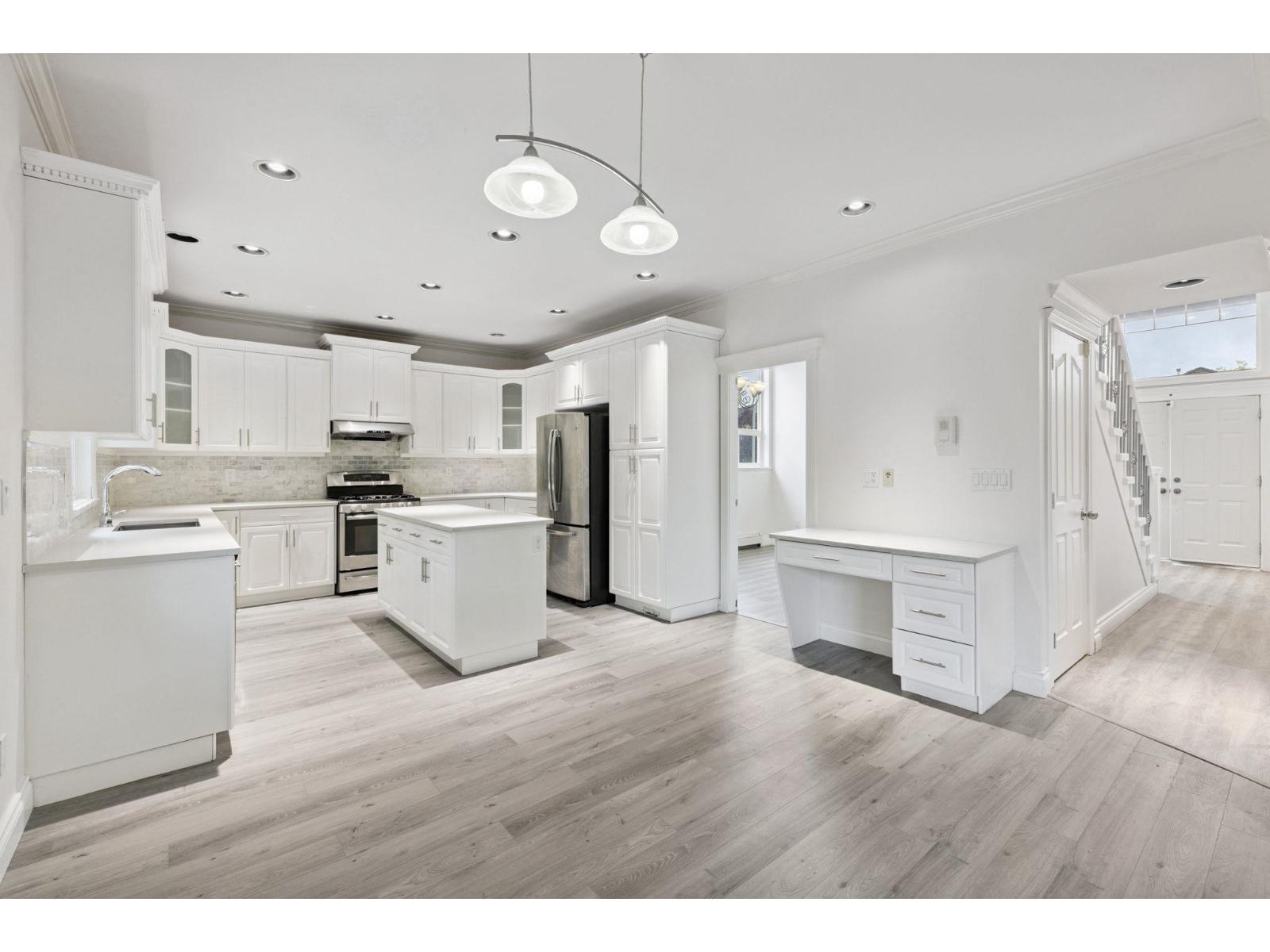Photo 12 of 15939 91 A Avenue, Surrey BC