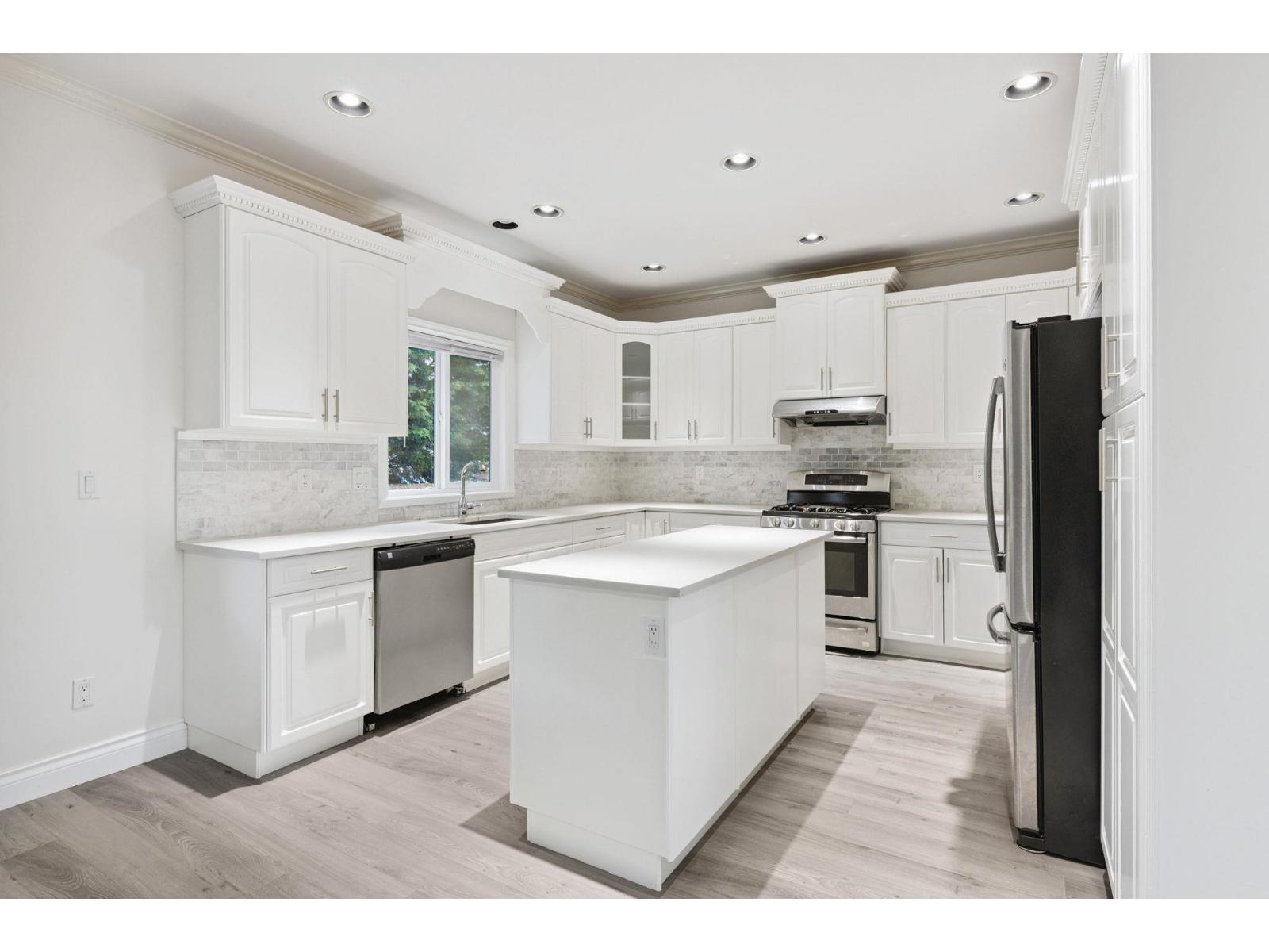 Photo 14 of 15939 91 A Avenue, Surrey BC