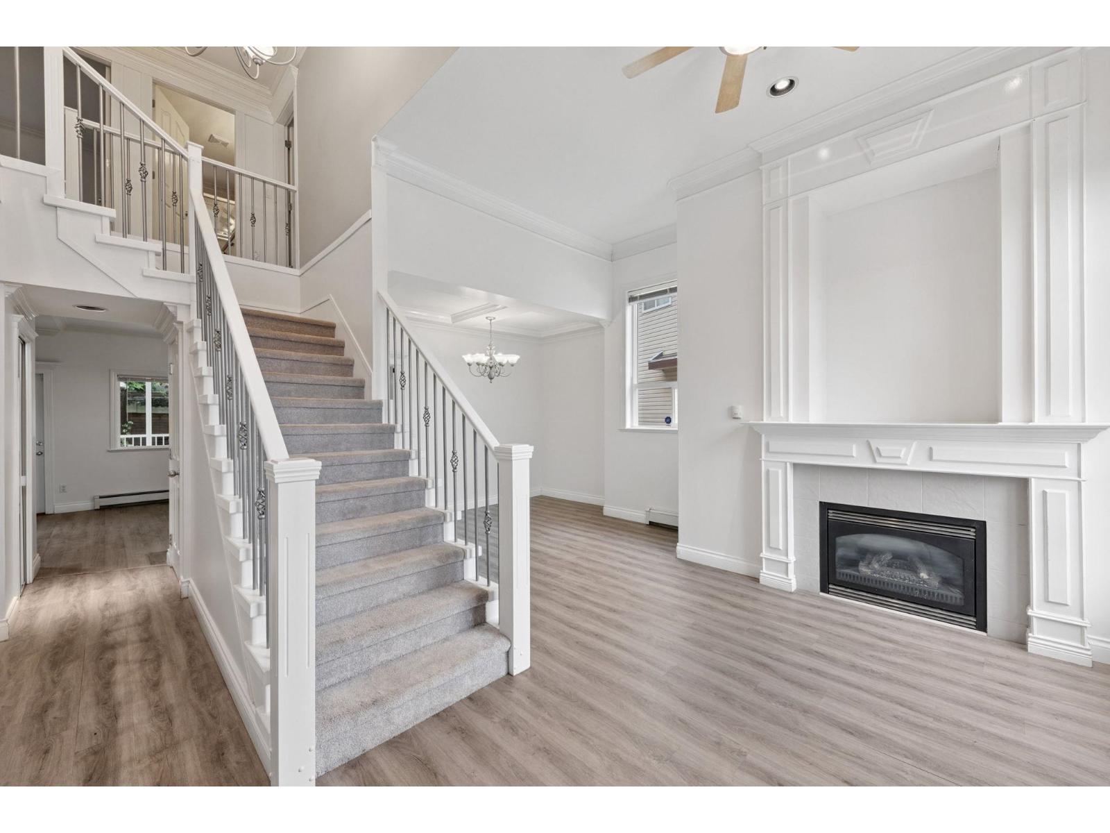 Photo 4 of 15939 91 A Avenue, Surrey BC