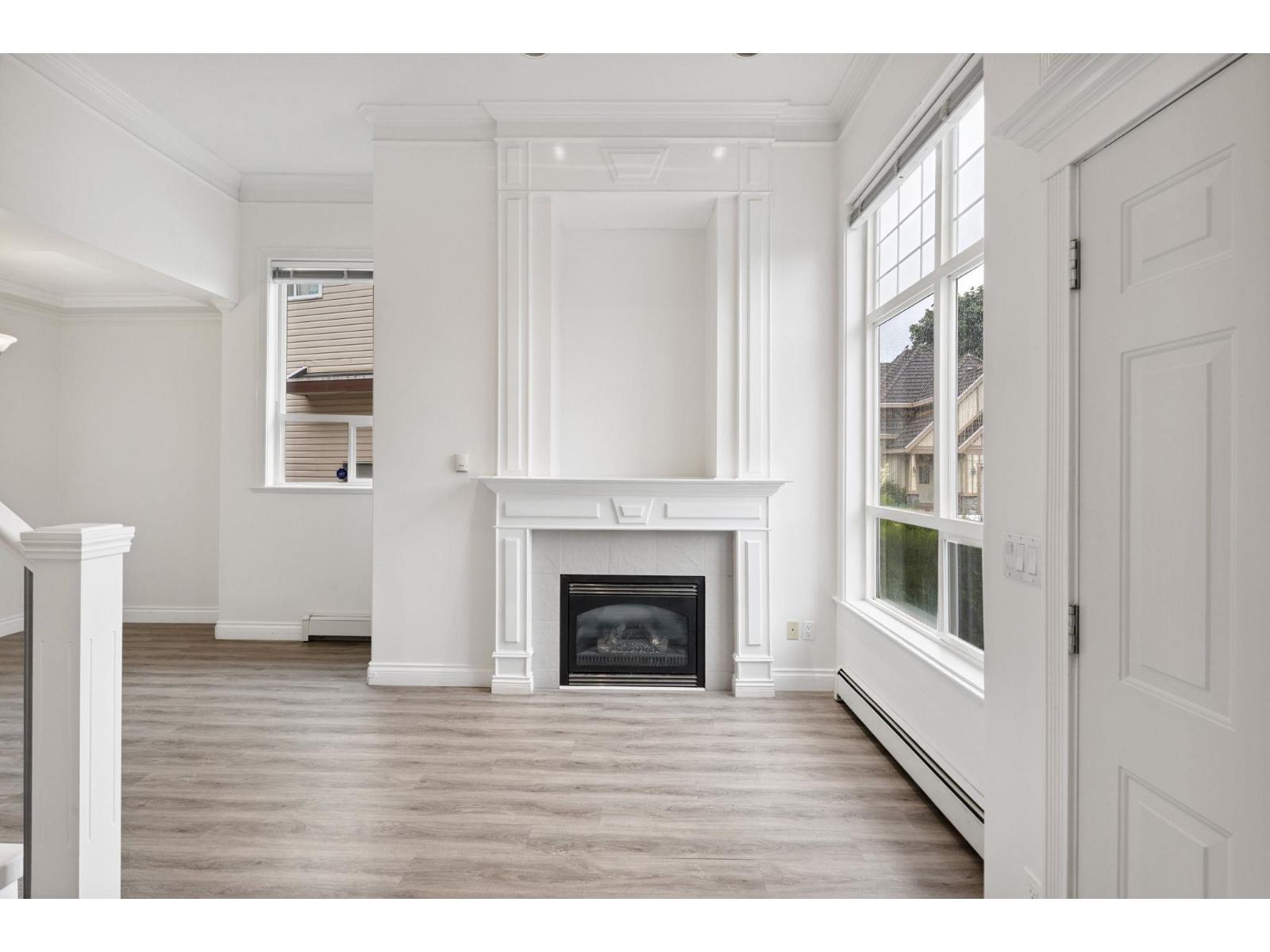 Photo 5 of 15939 91 A Avenue, Surrey BC