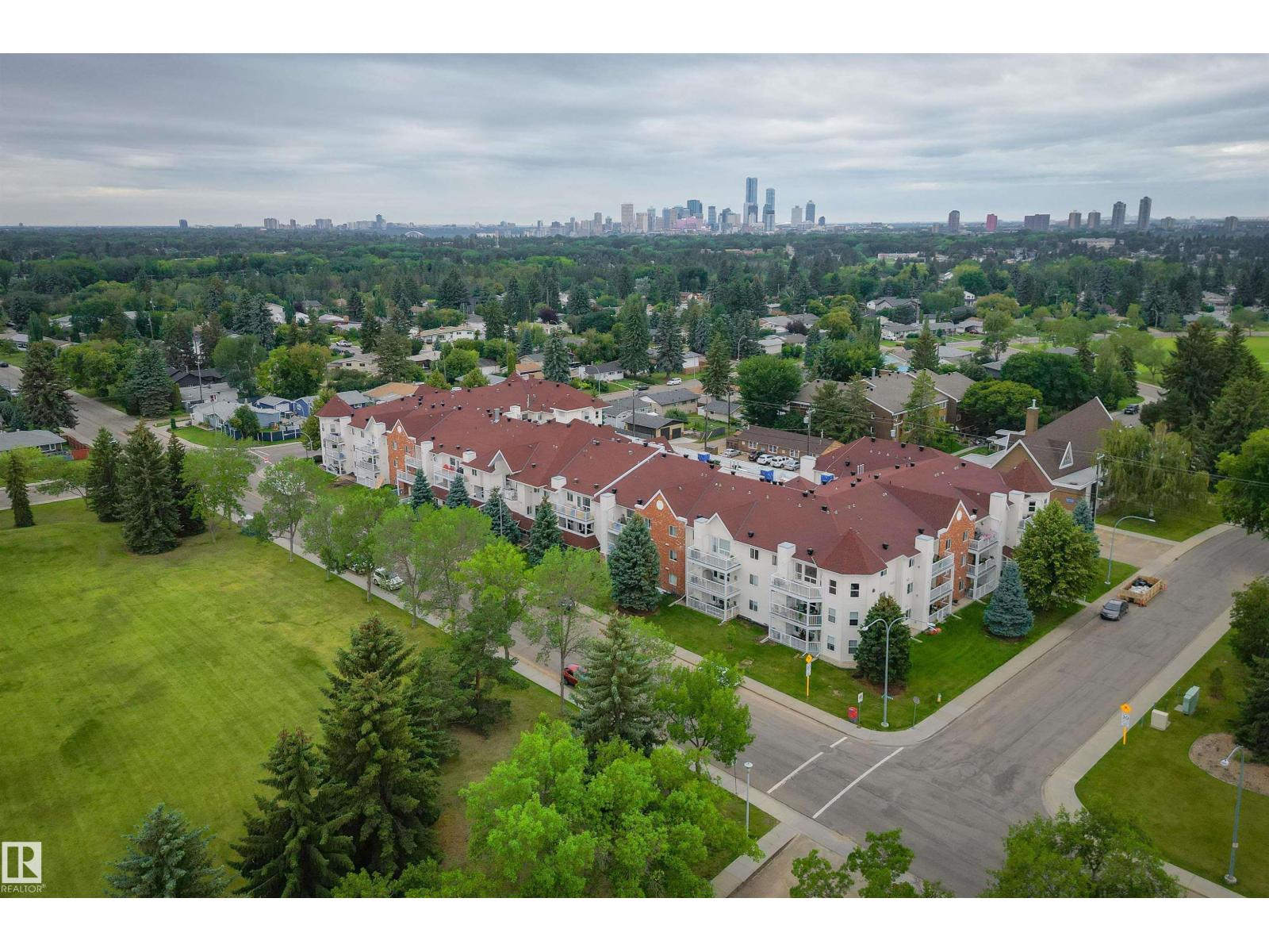 Photo 32 of 304 6220 Fulton Rd Nw, Edmonton AB