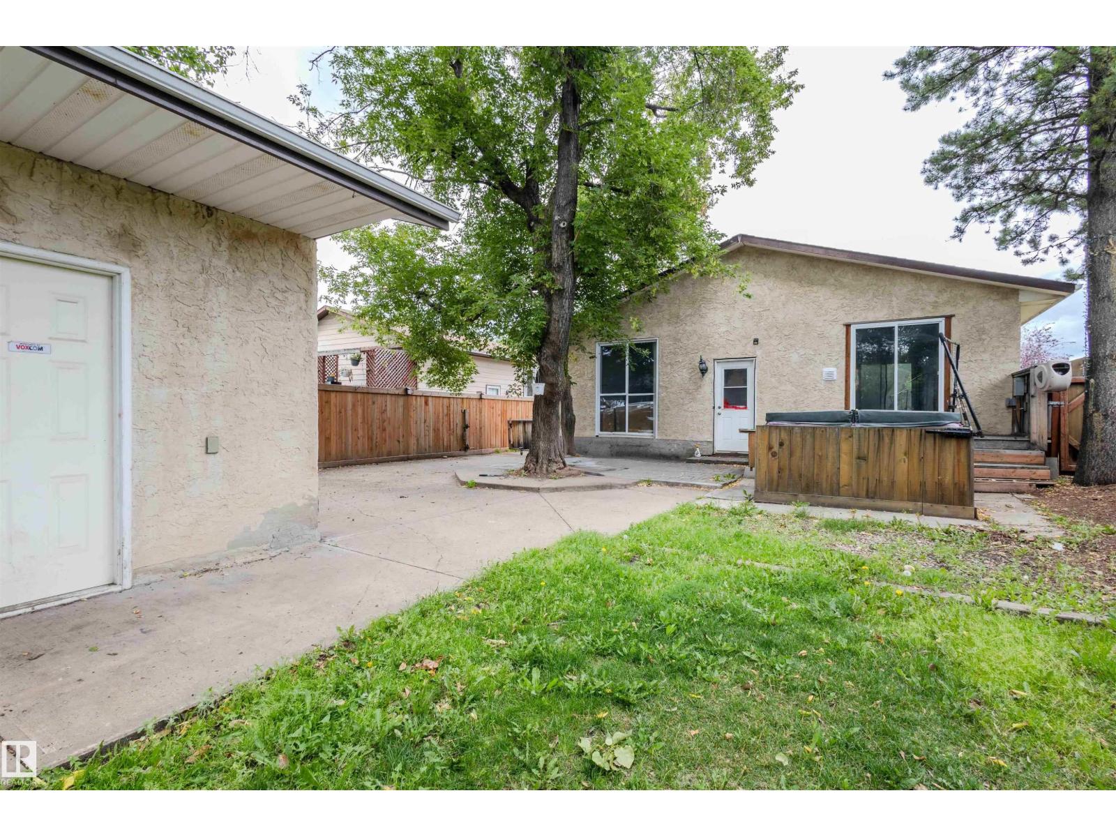 Photo 3 of 6007 10 Av Nw, Edmonton AB