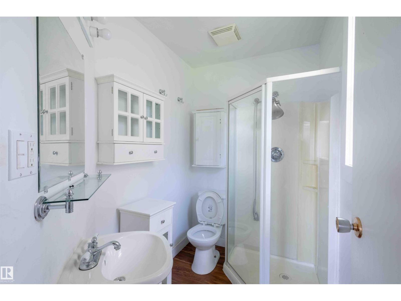 Photo 13 of 6007 10 Av Nw, Edmonton AB