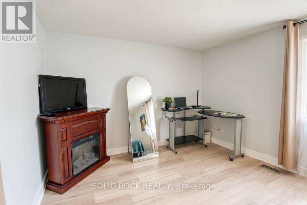 Photo 14 of 463 Canotia Place, Ottawa ON