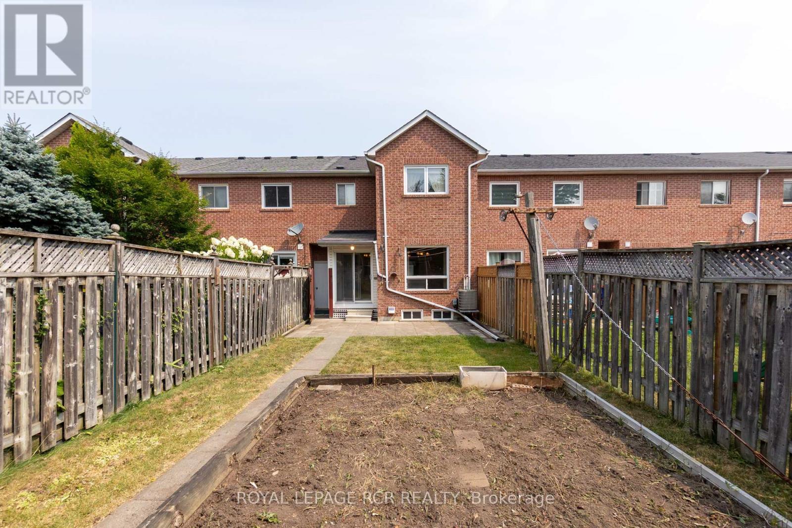 Photo 8 of 32 Waterbury Street, Caledon ON