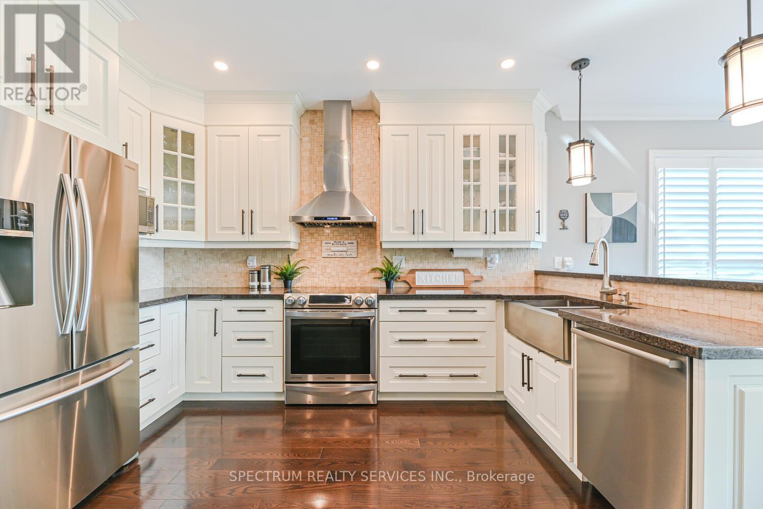 Photo 35 of 68 Robarts Drive, Milton ON