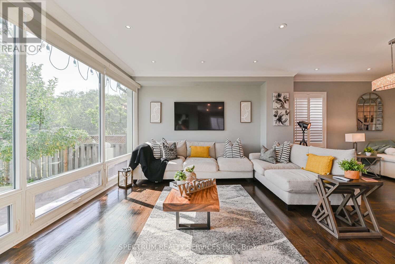 Photo 26 of 68 Robarts Drive, Milton ON