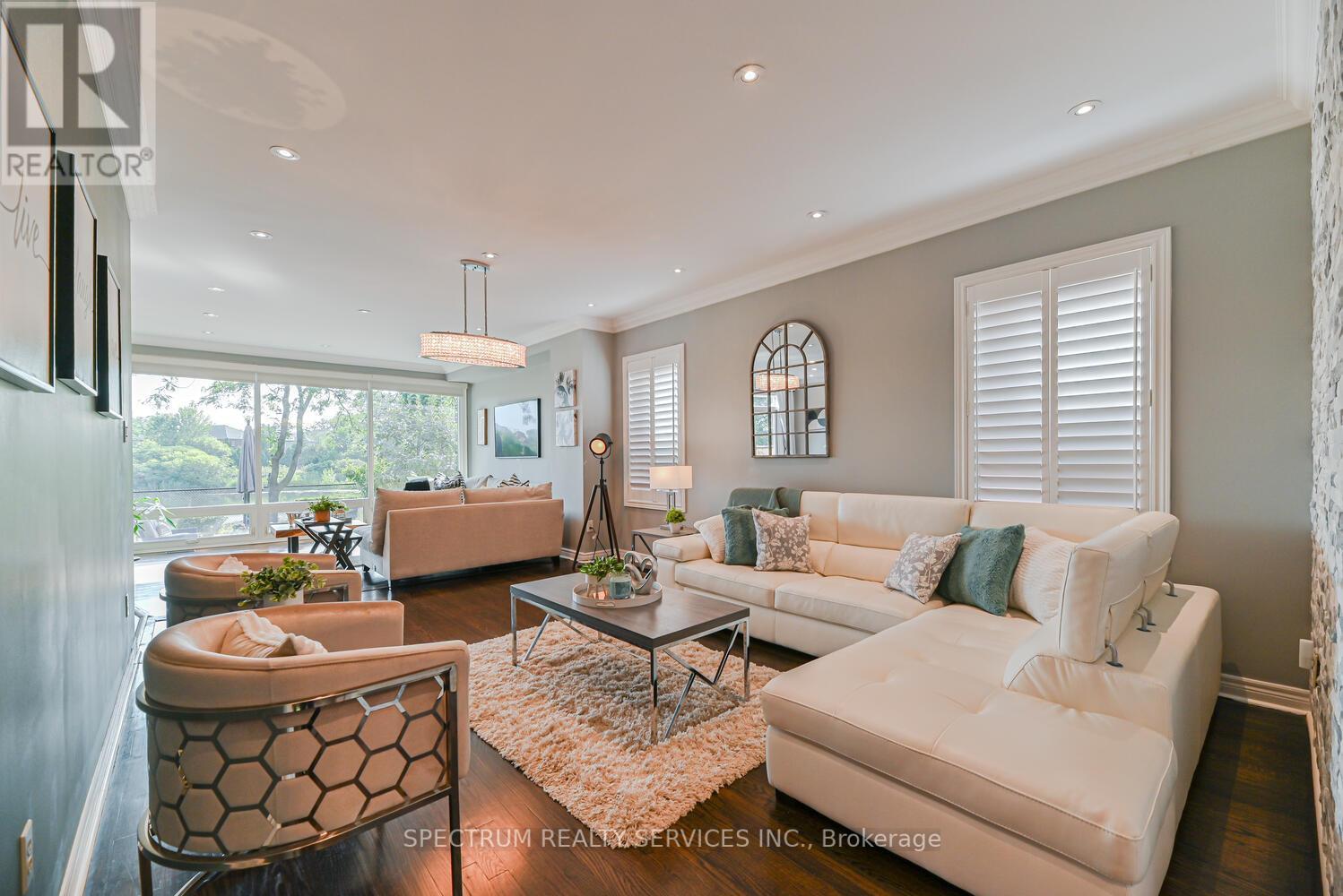 Photo 39 of 68 Robarts Drive, Milton ON