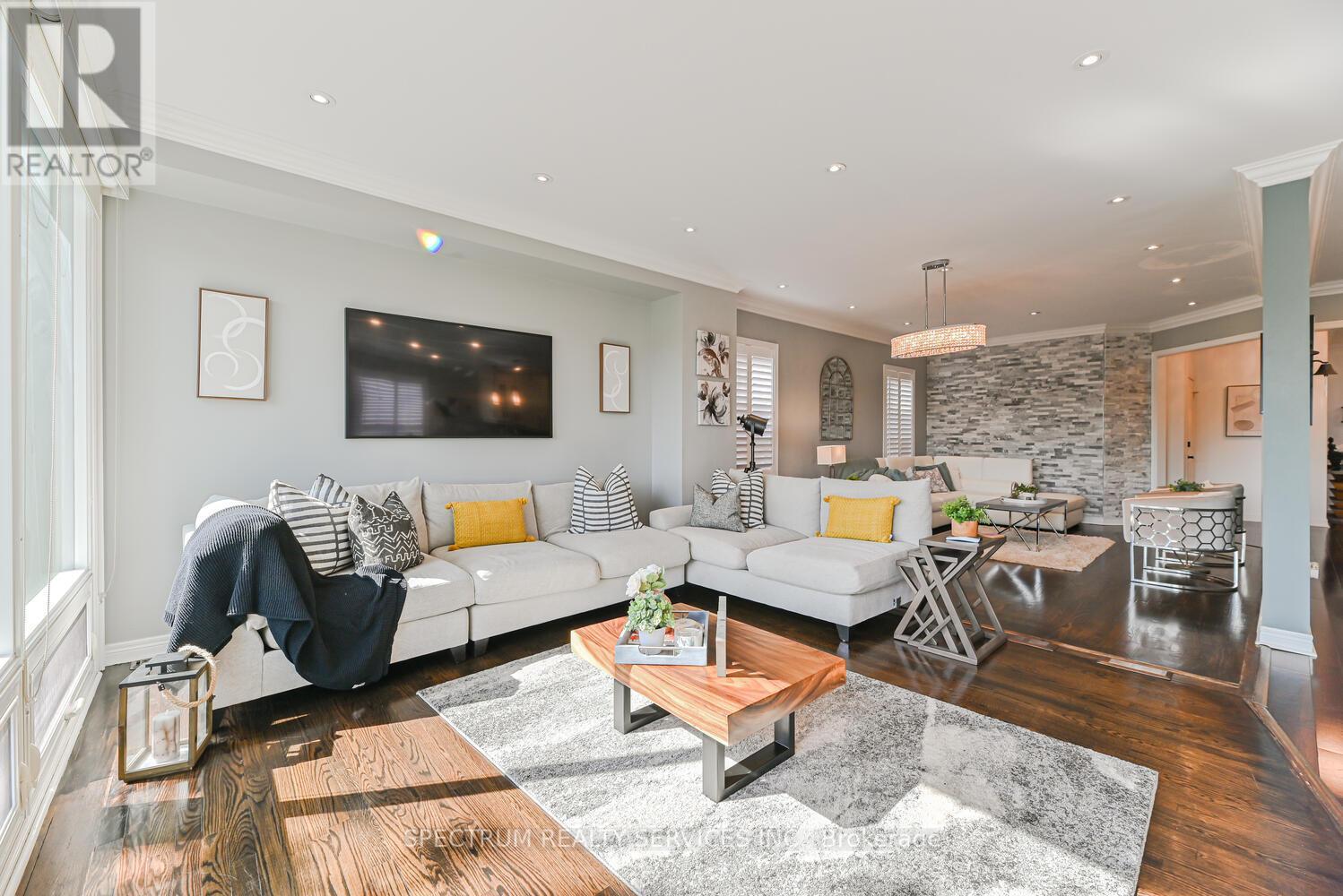 Photo 16 of 68 Robarts Drive, Milton ON