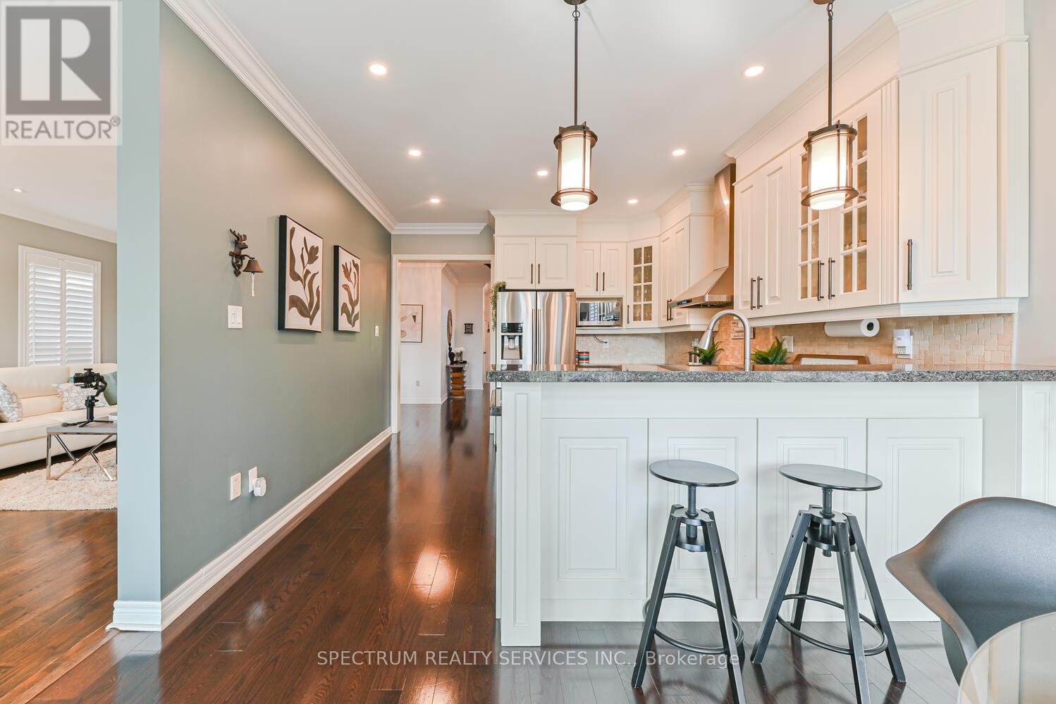 Photo 37 of 68 Robarts Drive, Milton ON