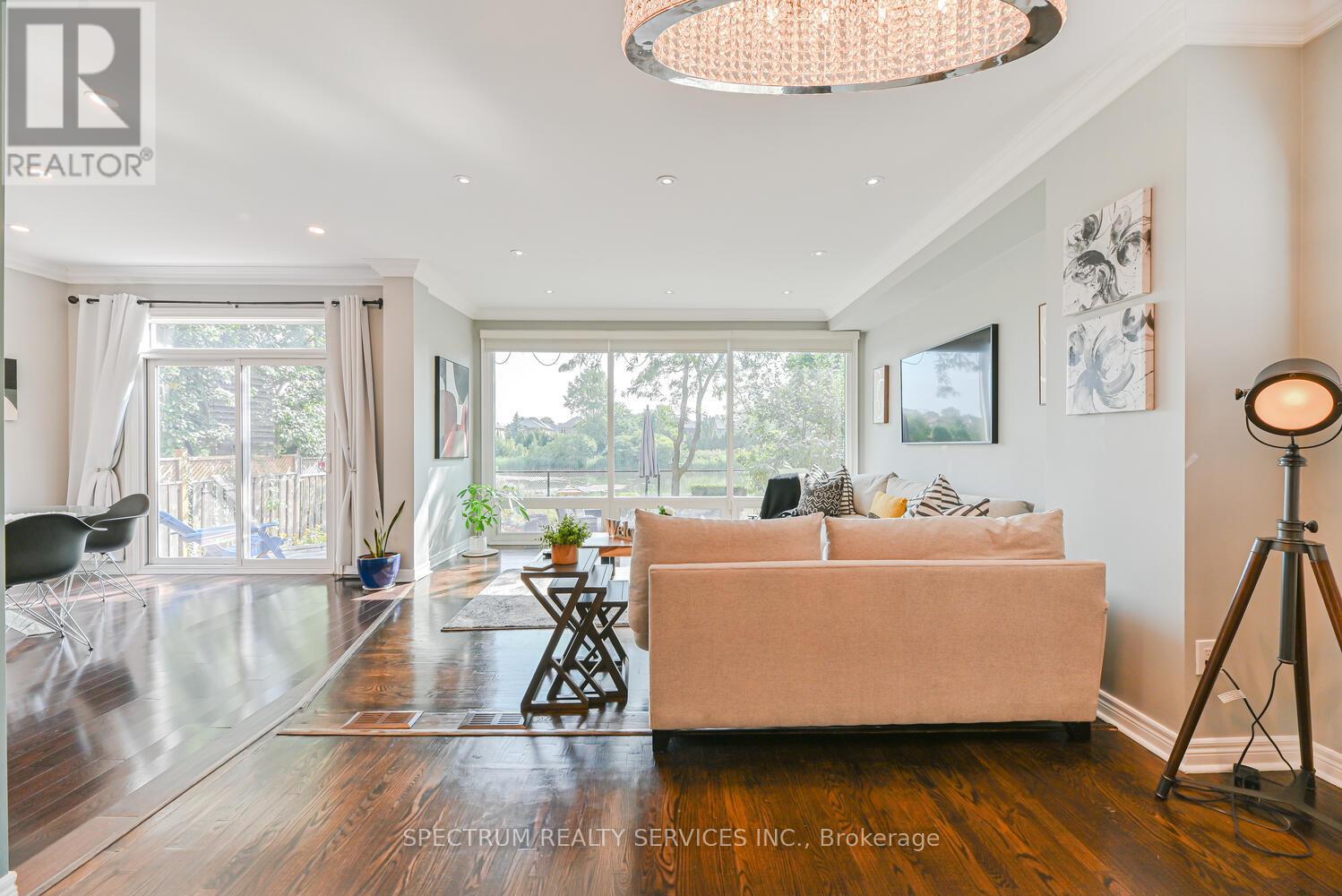 Photo 29 of 68 Robarts Drive, Milton ON