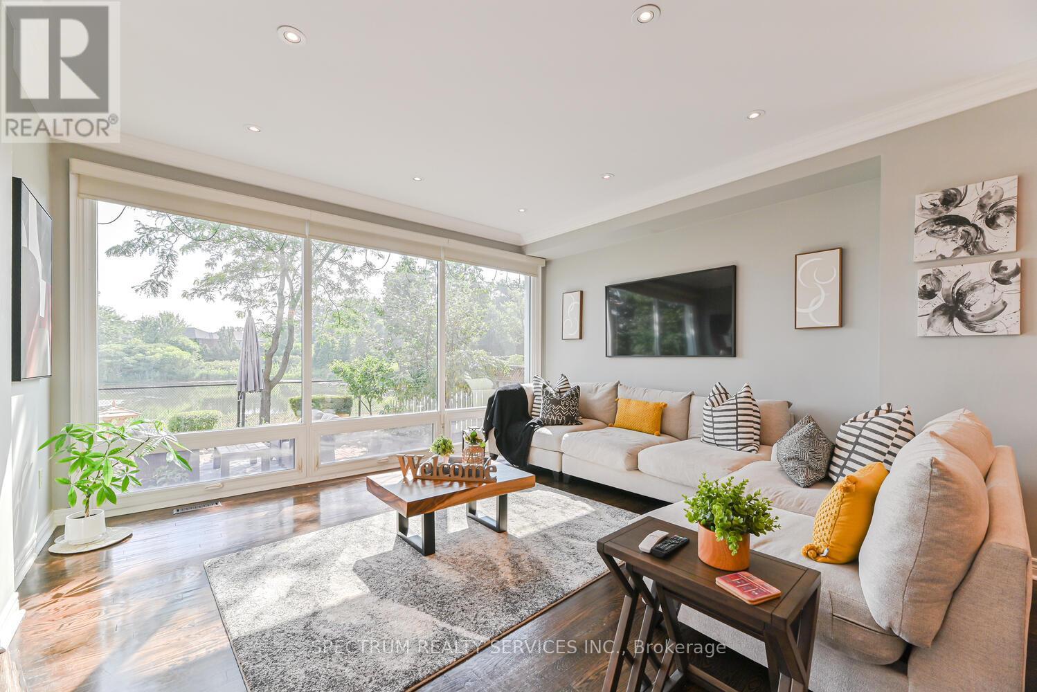 Photo 40 of 68 Robarts Drive, Milton ON