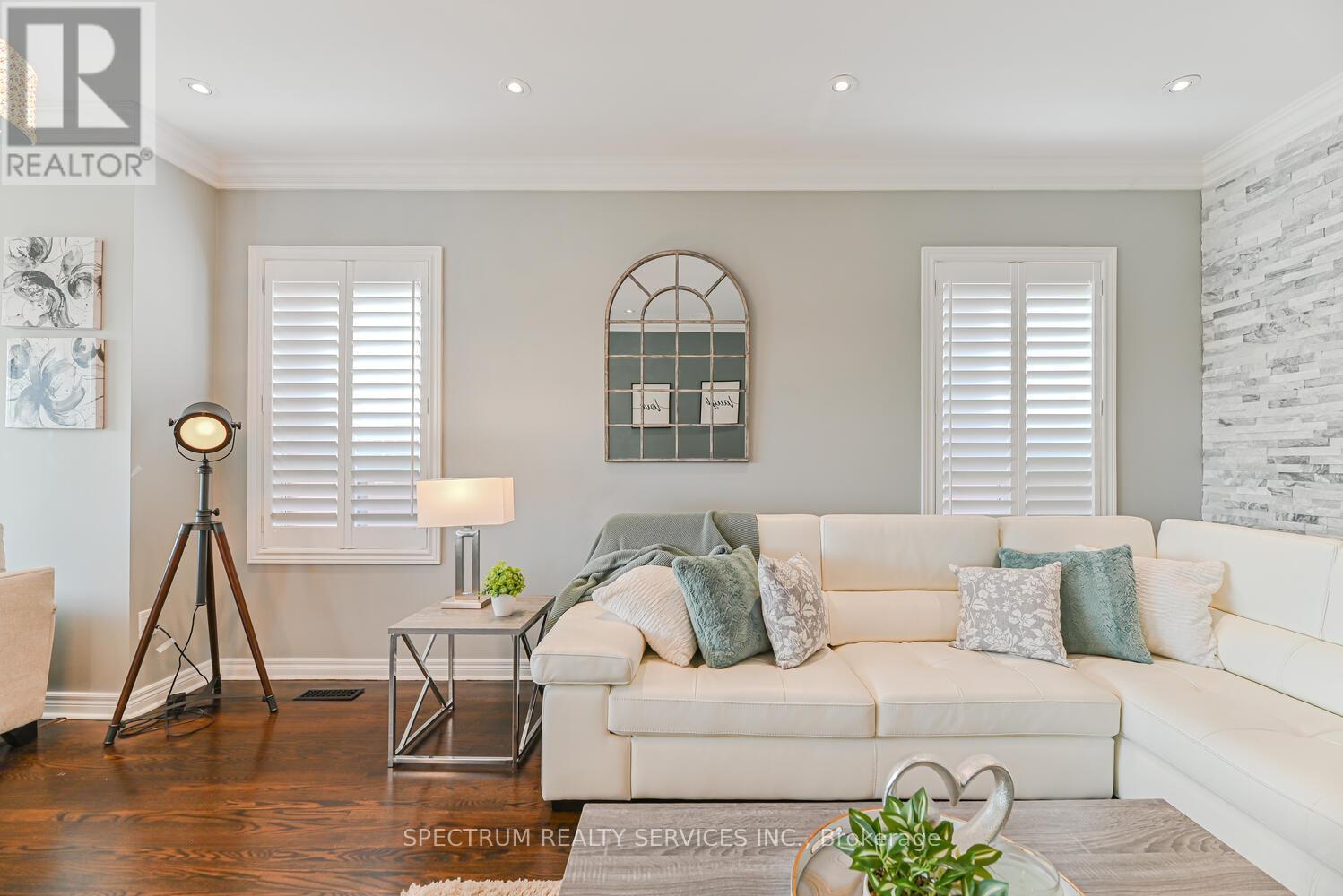 Photo 5 of 68 Robarts Drive, Milton ON