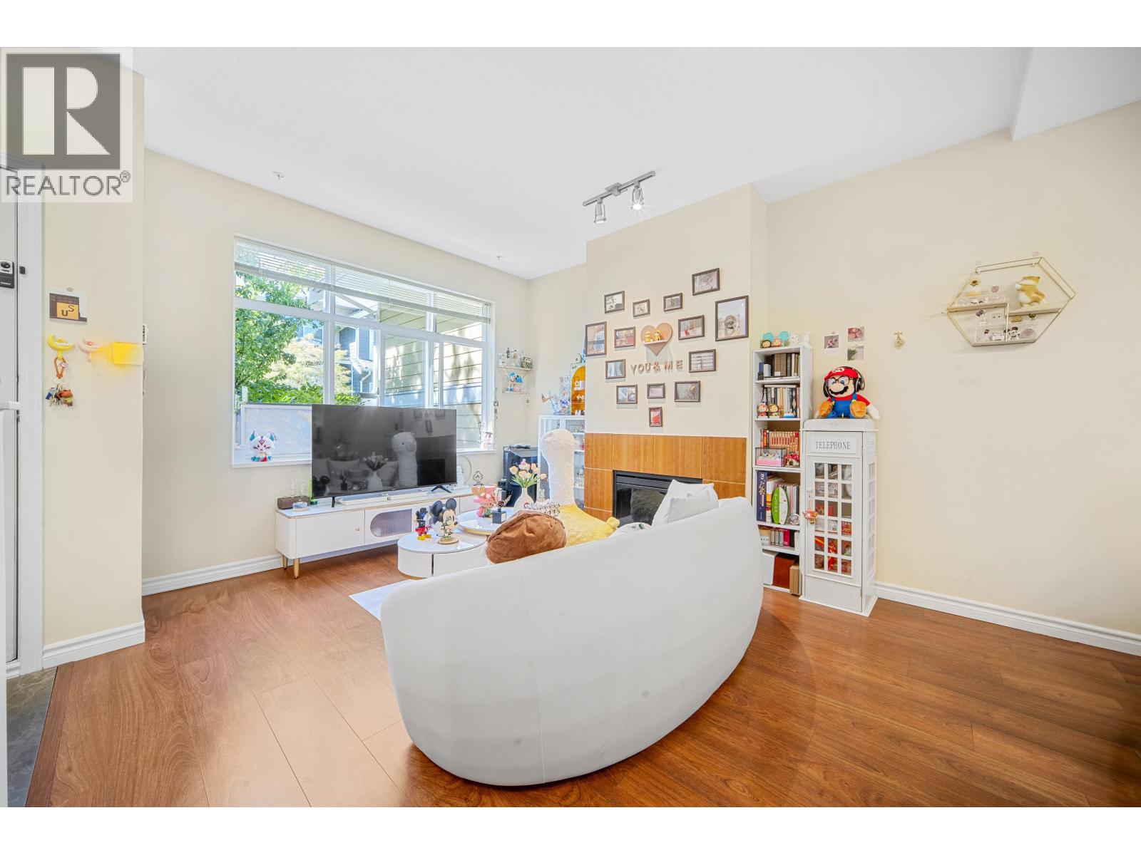 Photo 3 of 80 6878 Southpoint Drive, Burnaby BC
