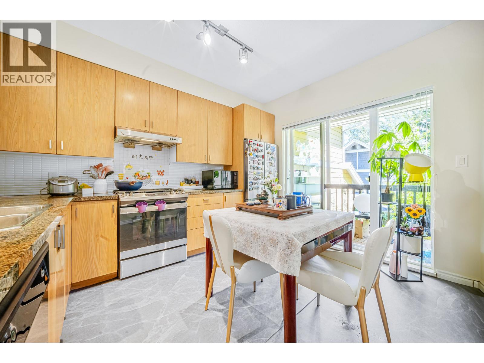Photo 5 of 80 6878 Southpoint Drive, Burnaby BC
