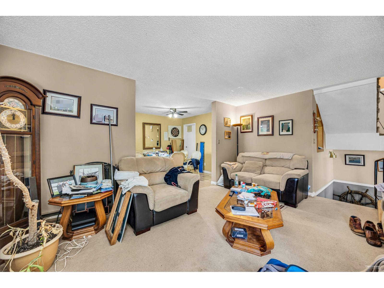 Photo 3 of 10600 Holly Park Lane, Surrey BC