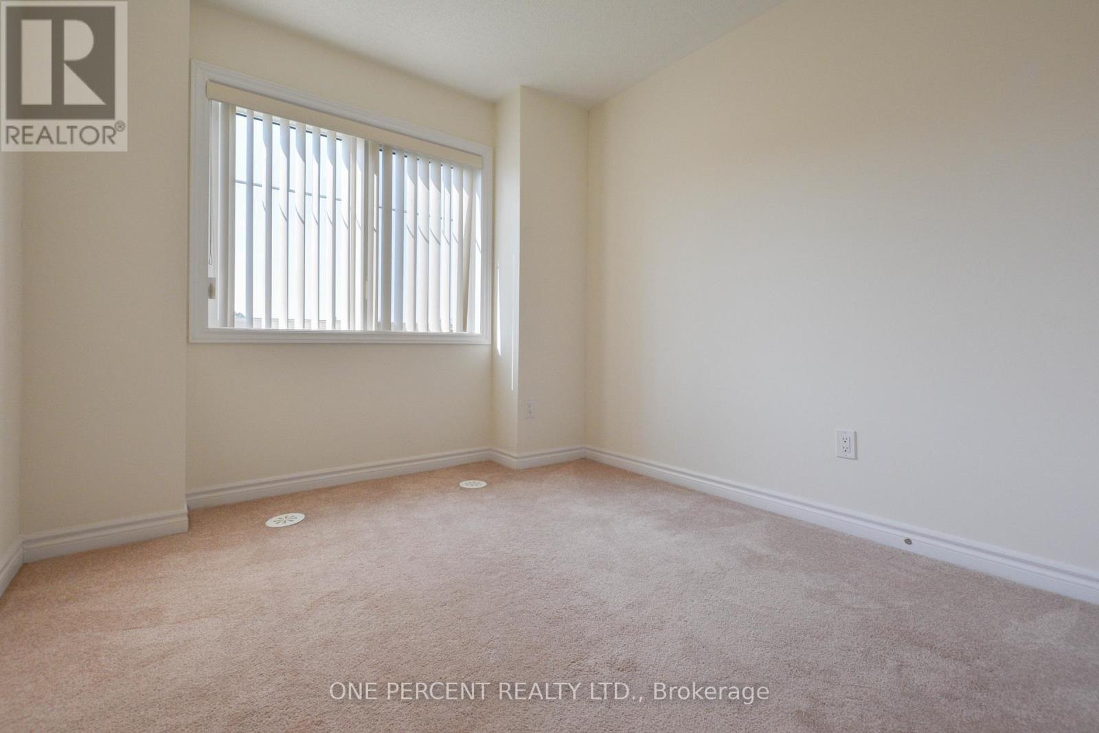 Photo 32 of 20 1 Eaton Park Lane, Toronto ON