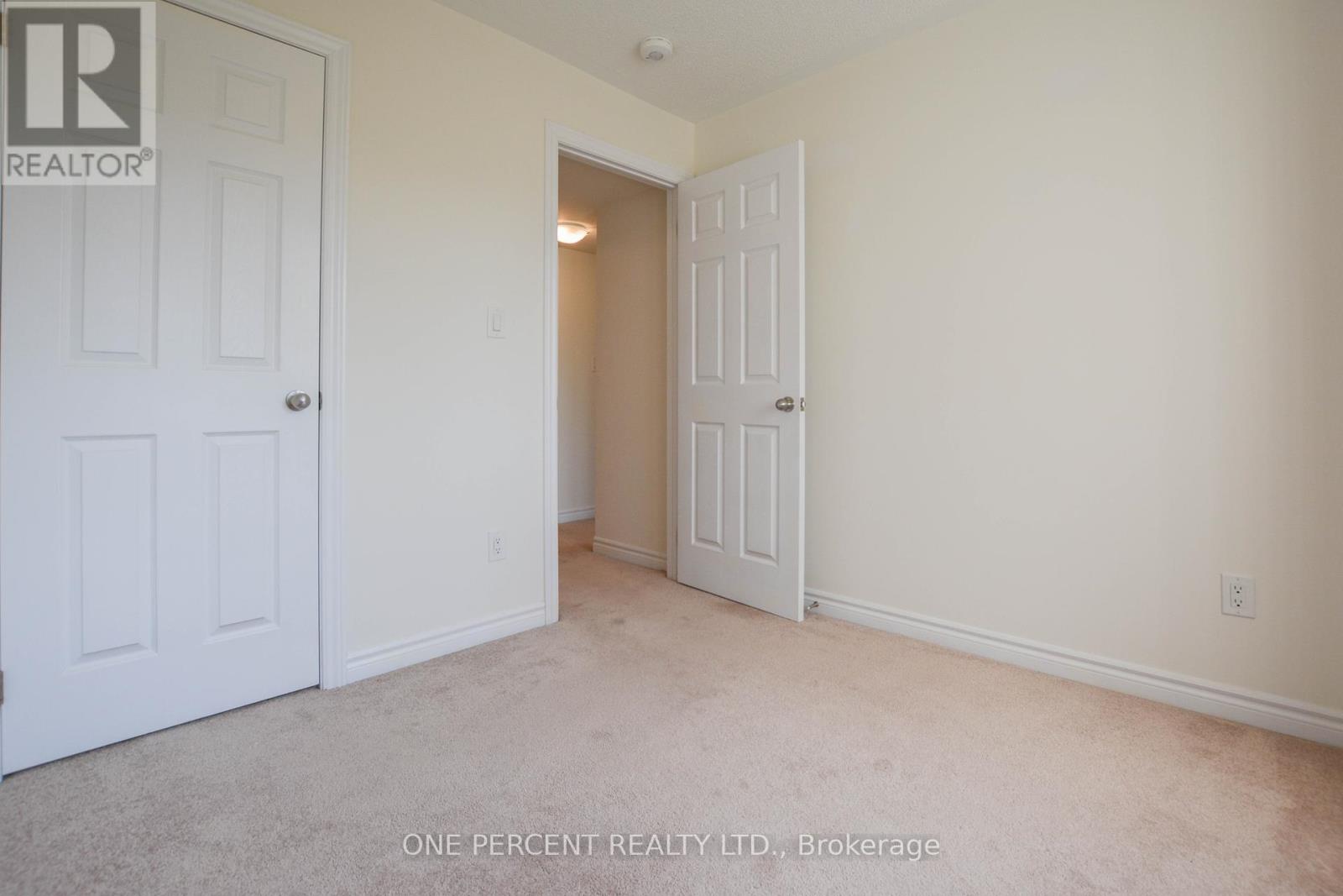 Photo 17 of 20 1 Eaton Park Lane, Toronto ON