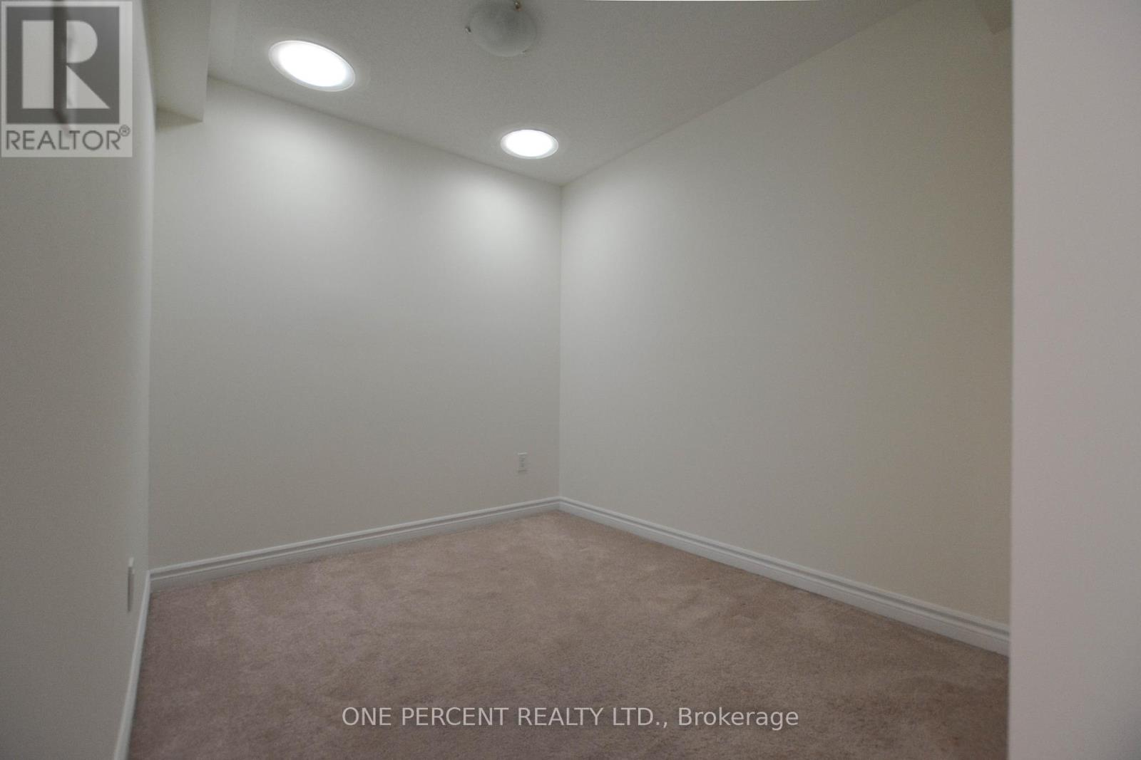 Photo 19 of 20 1 Eaton Park Lane, Toronto ON