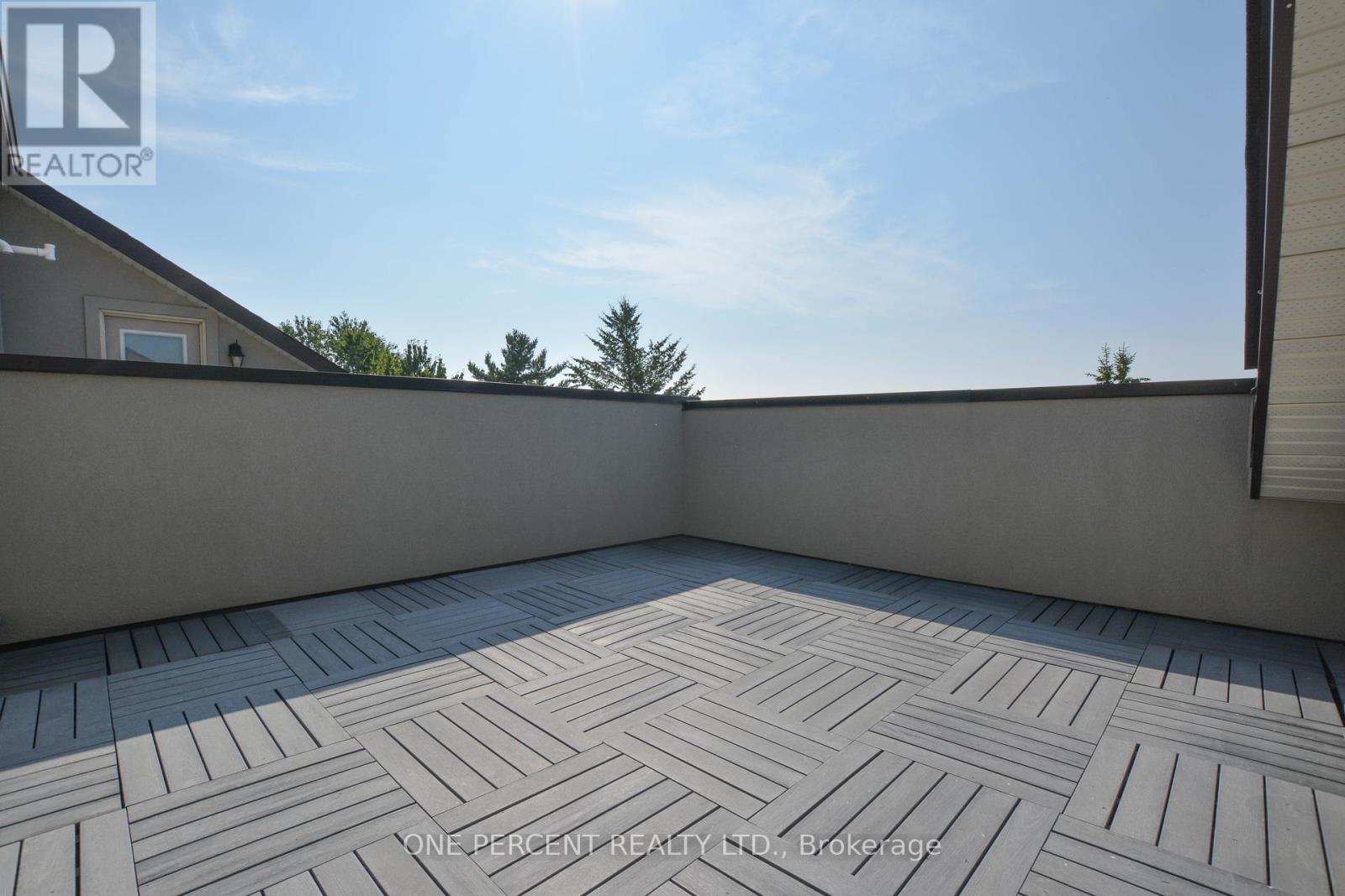 Photo 3 of 20 1 Eaton Park Lane, Toronto ON
