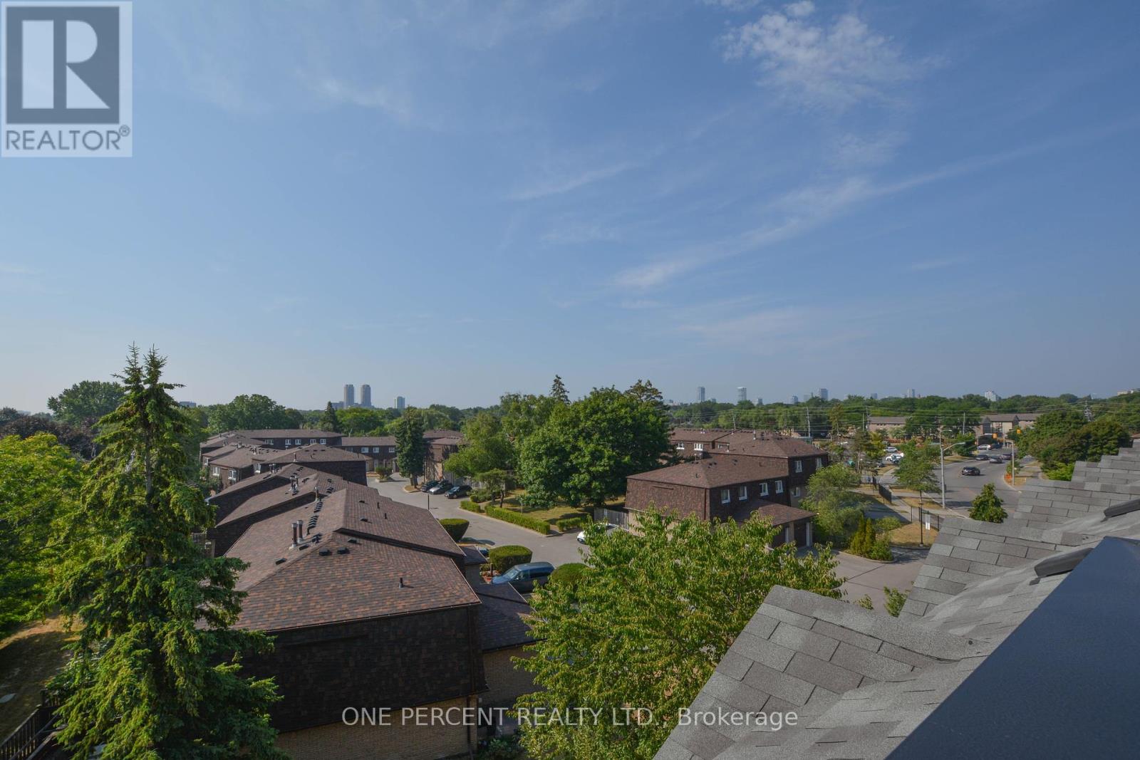 Photo 12 of 20 1 Eaton Park Lane, Toronto ON