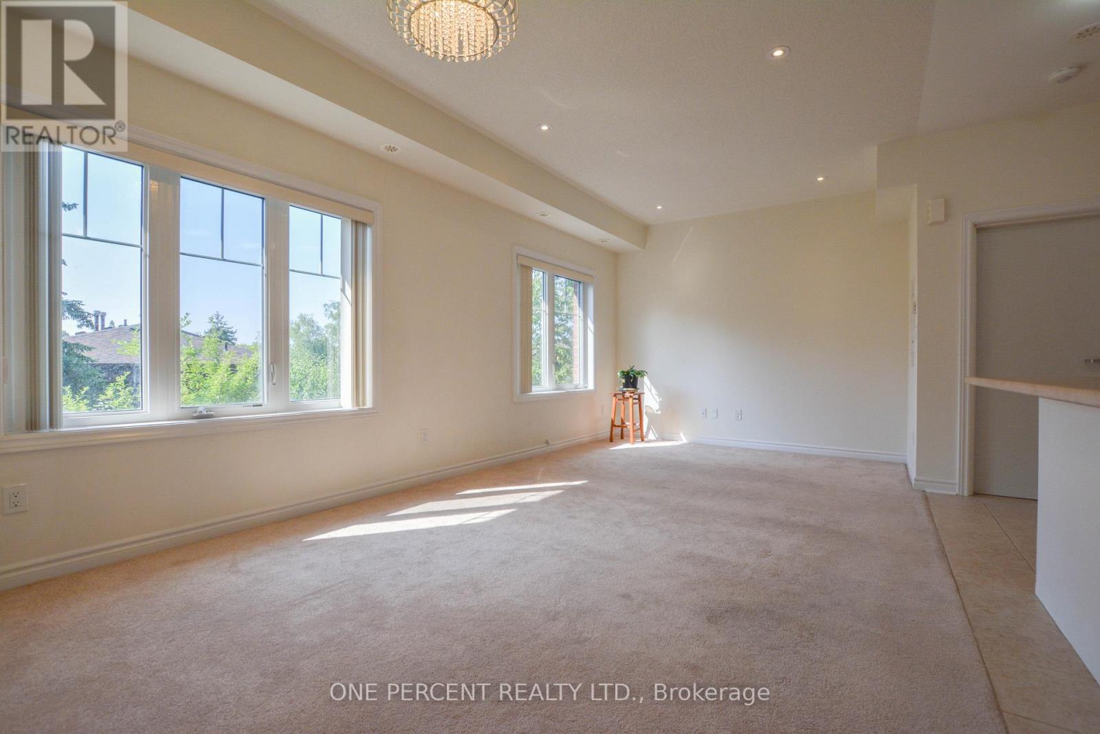 Photo 2 of 20 1 Eaton Park Lane, Toronto ON