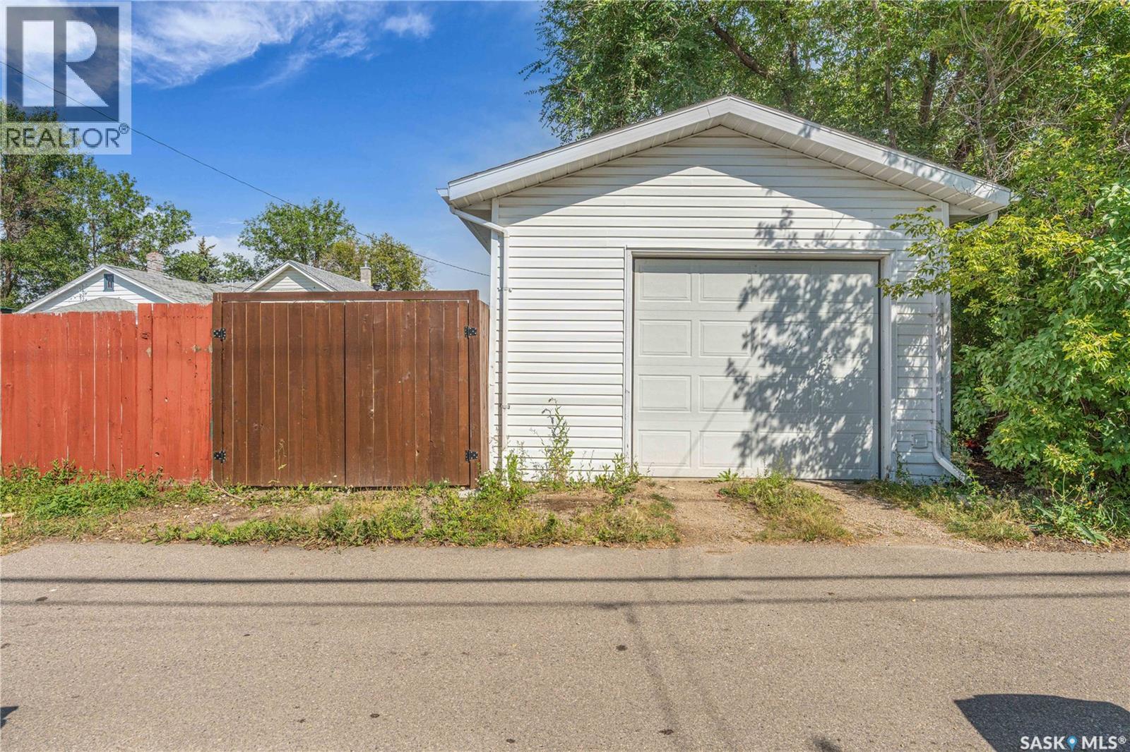 Photo 32 of 2212 Edgar Street, Regina SK