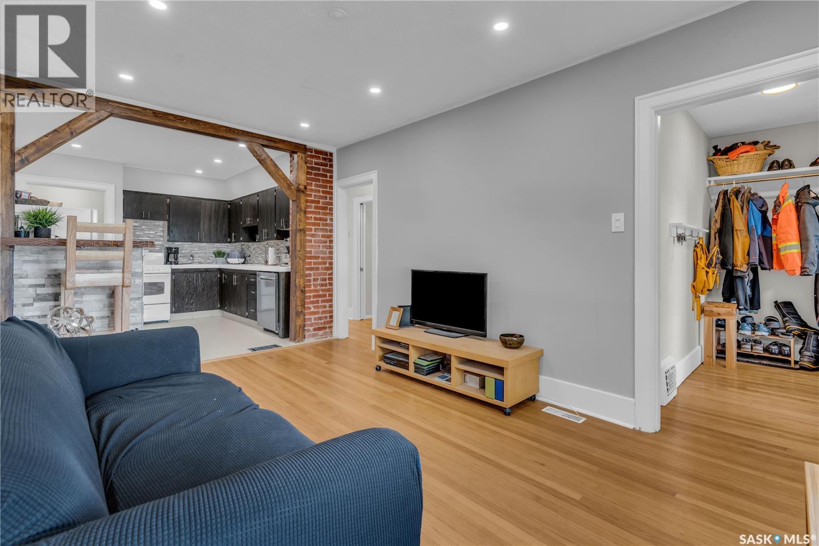 Photo 4 of 2212 Edgar Street, Regina SK