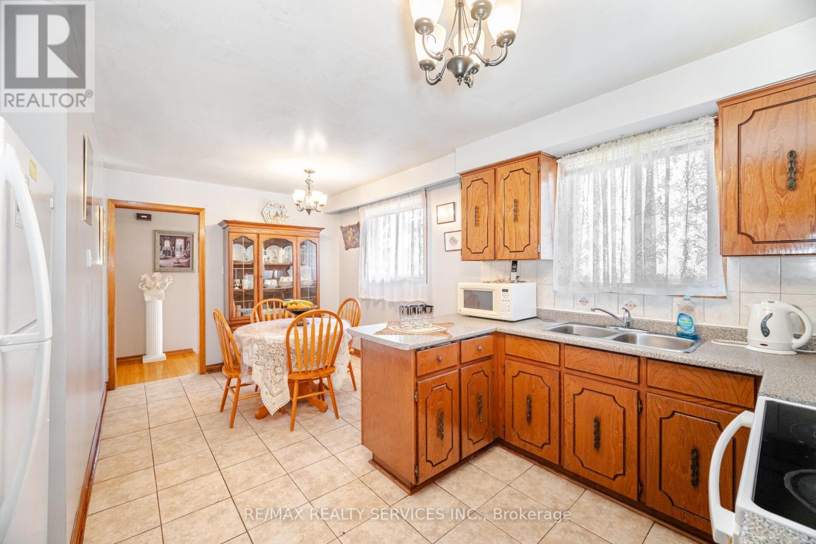 Photo 46 of 33 Tolton Drive, Brampton ON
