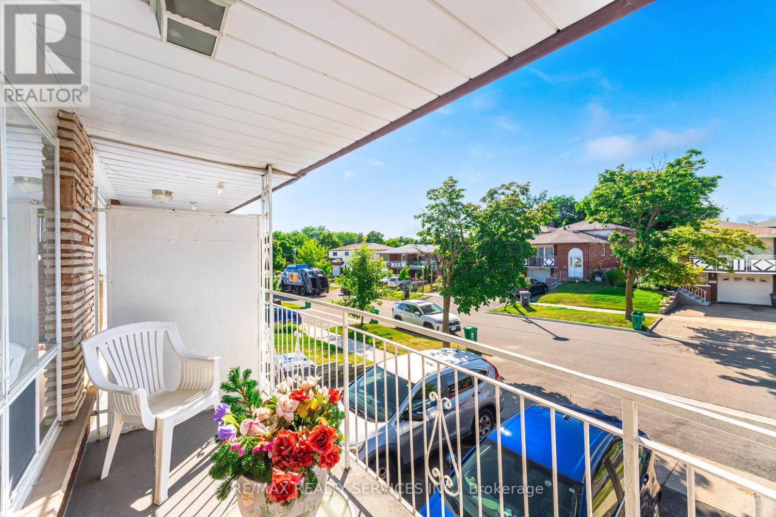 Photo 16 of 33 Tolton Drive, Brampton ON