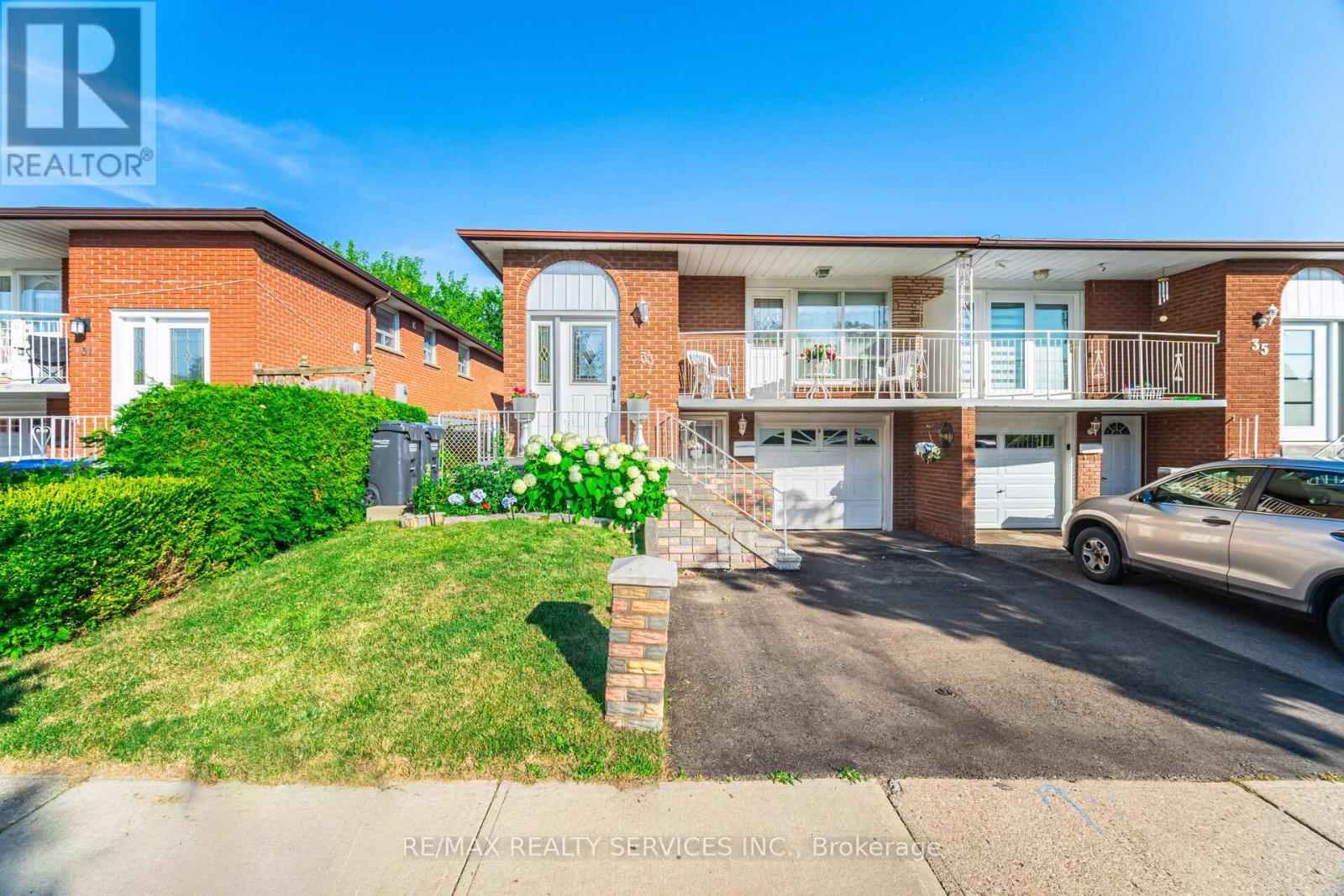 Photo 8 of 33 Tolton Drive, Brampton ON