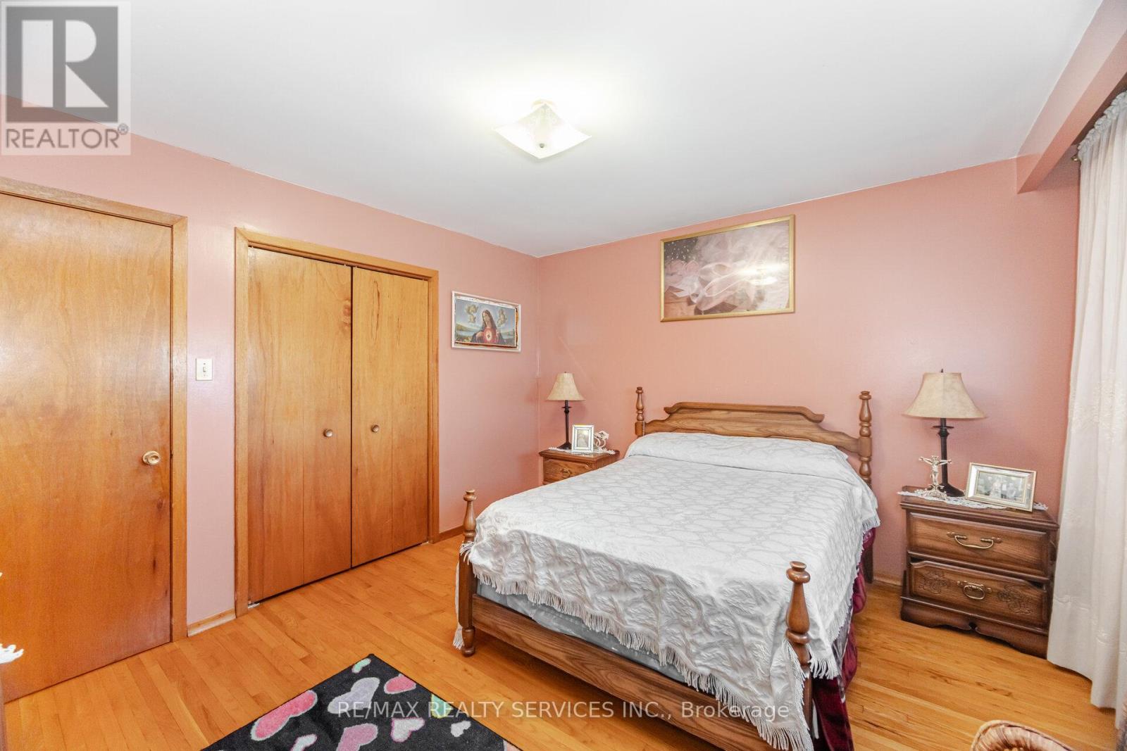 Photo 5 of 33 Tolton Drive, Brampton ON