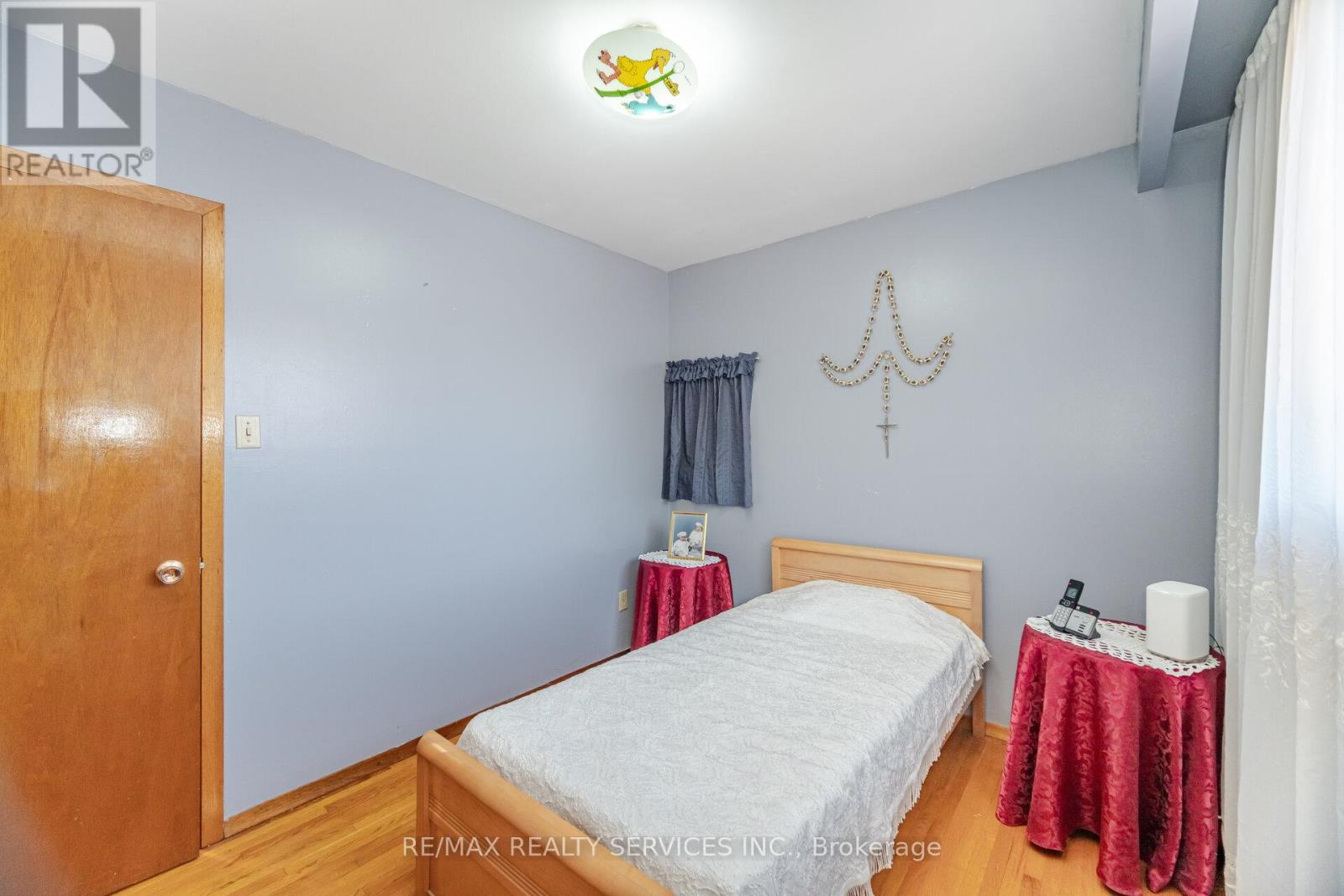Photo 9 of 33 Tolton Drive, Brampton ON