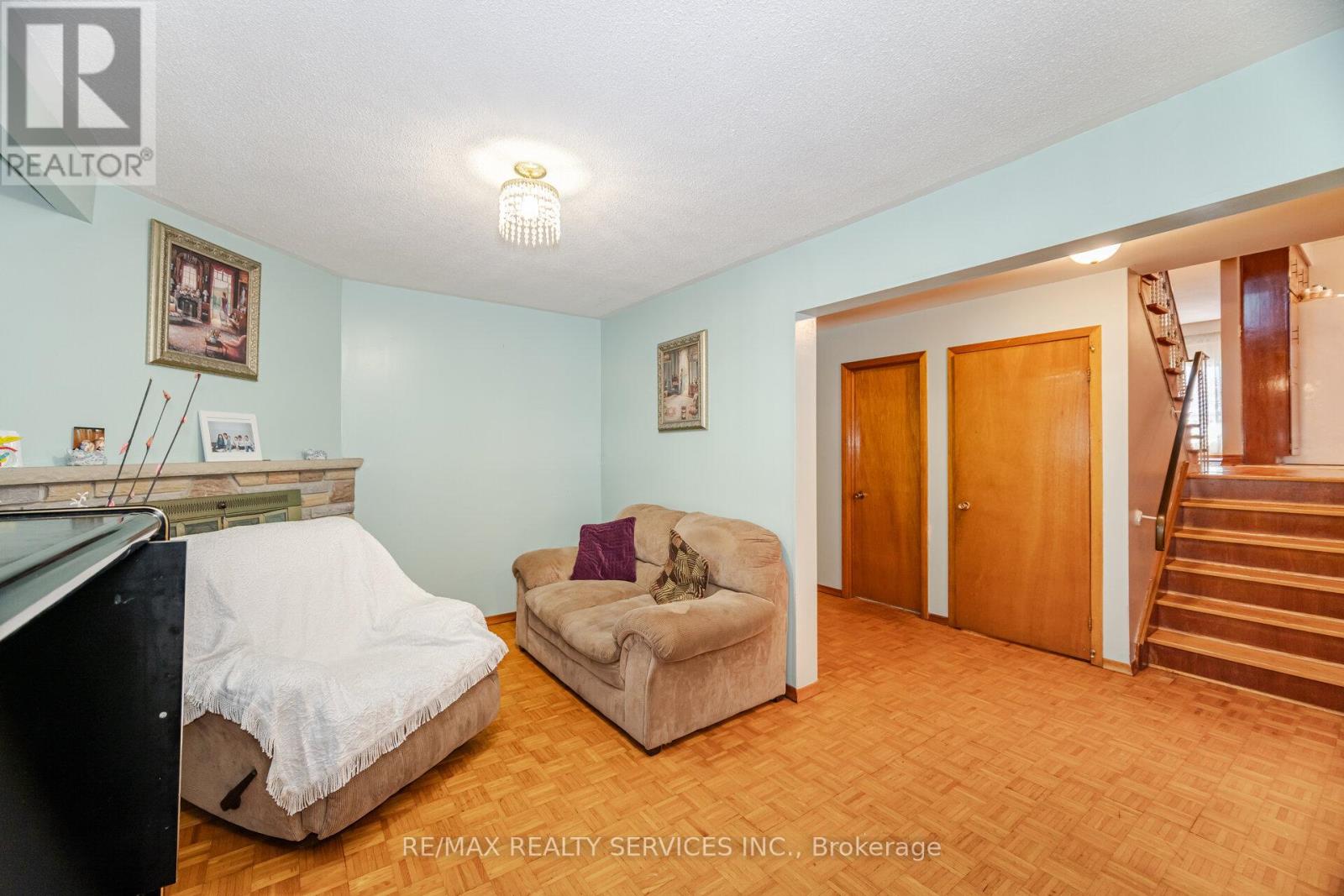 Photo 6 of 33 Tolton Drive, Brampton ON