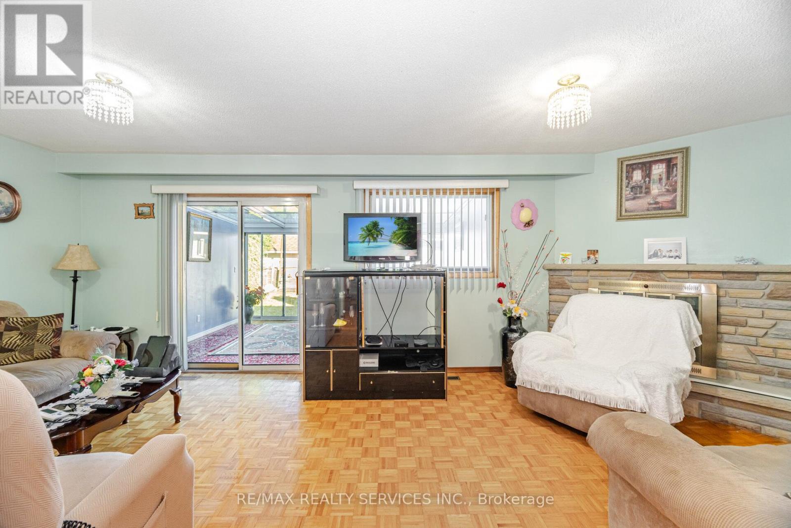 Photo 40 of 33 Tolton Drive, Brampton ON
