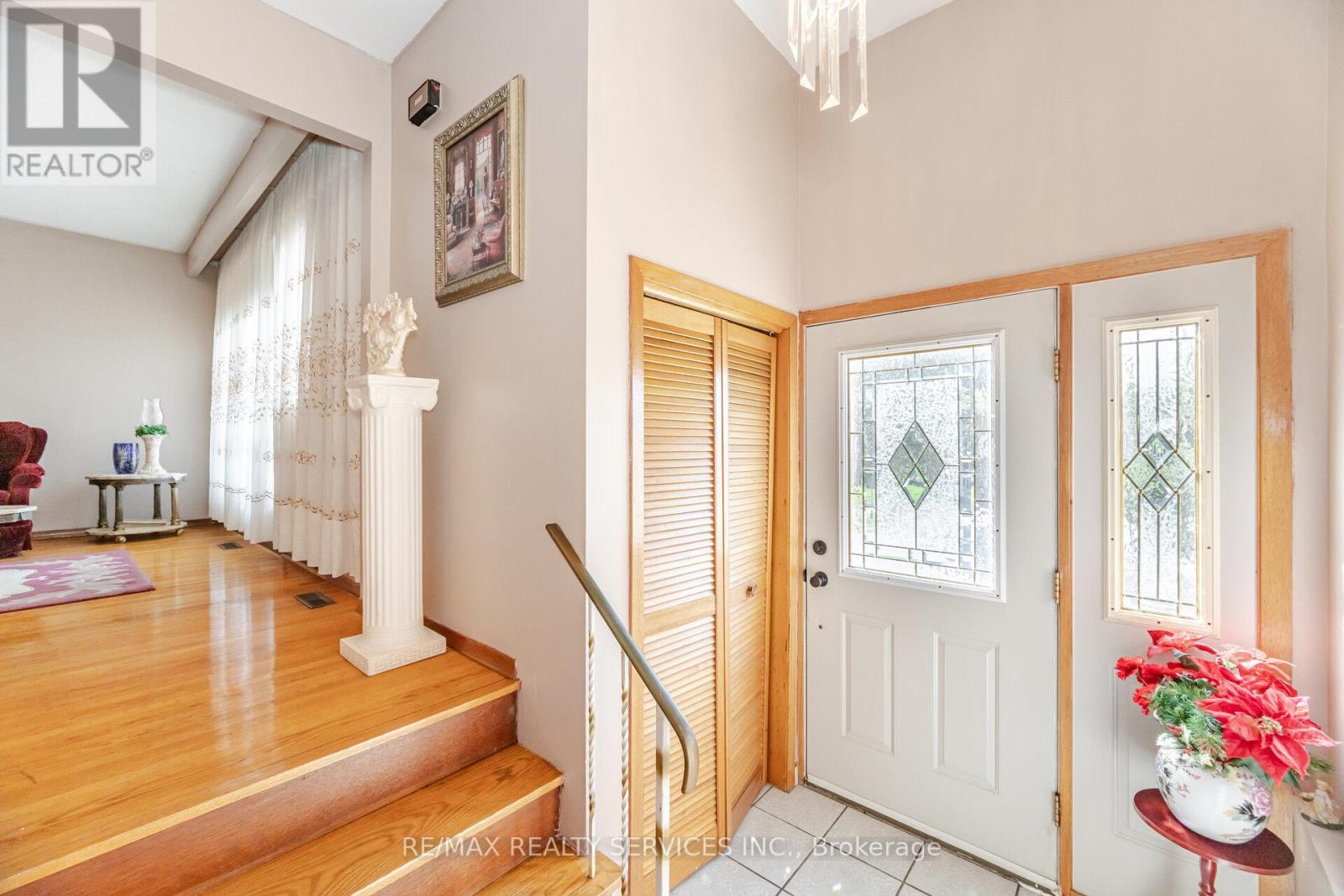 Photo 38 of 33 Tolton Drive, Brampton ON