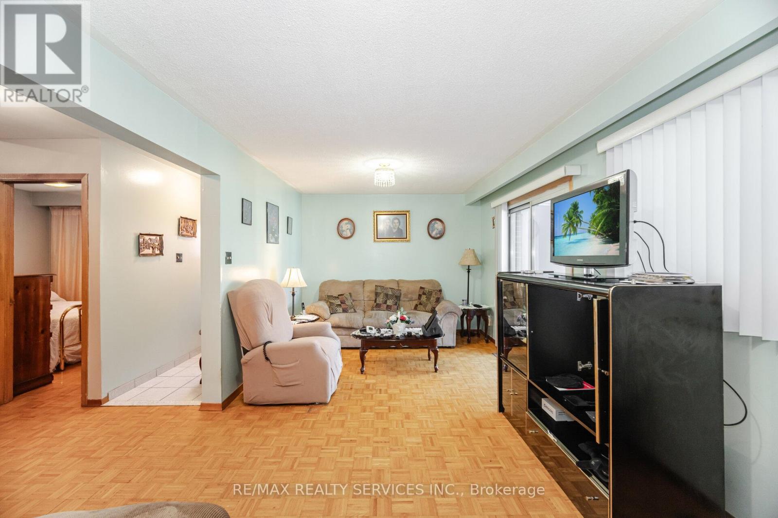 Photo 12 of 33 Tolton Drive, Brampton ON