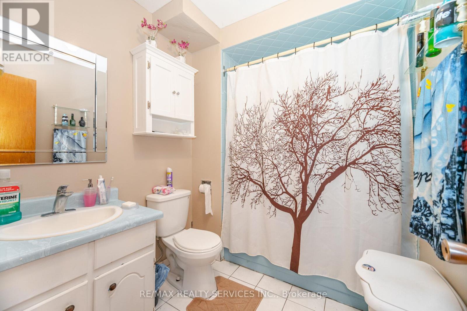 Photo 18 of 33 Tolton Drive, Brampton ON