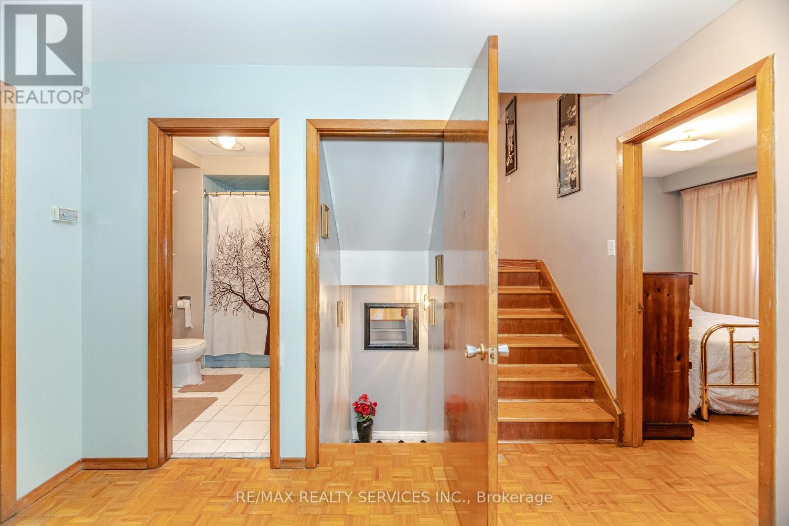 Photo 41 of 33 Tolton Drive, Brampton ON