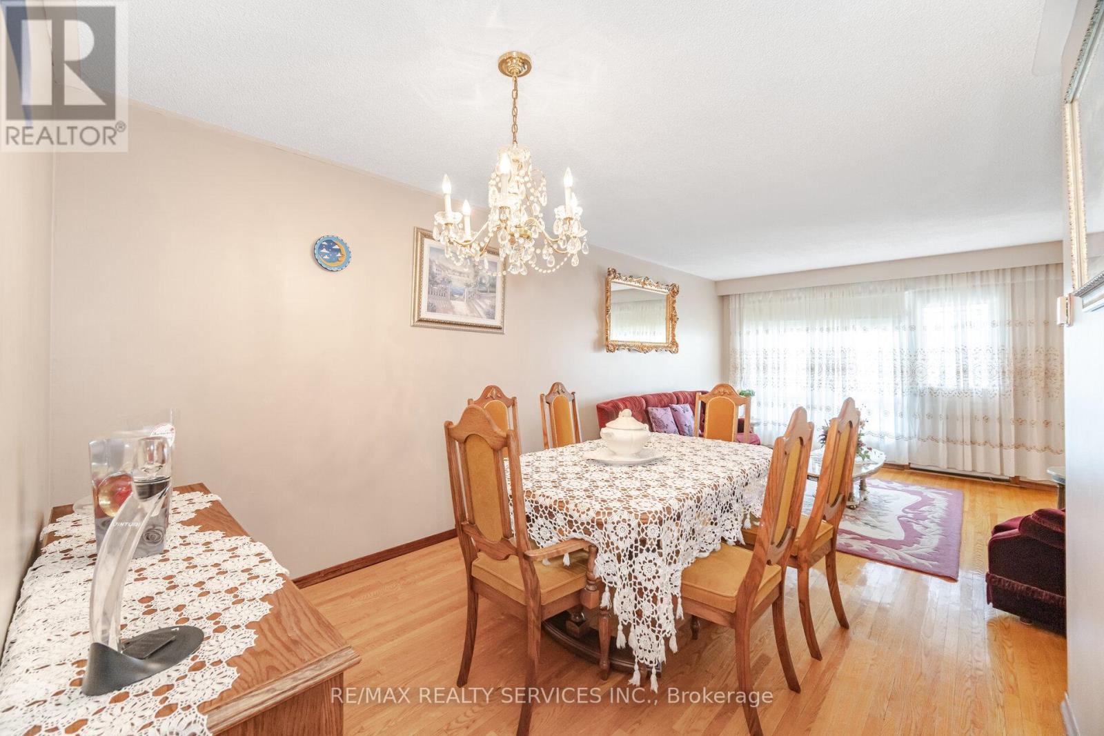 Photo 24 of 33 Tolton Drive, Brampton ON