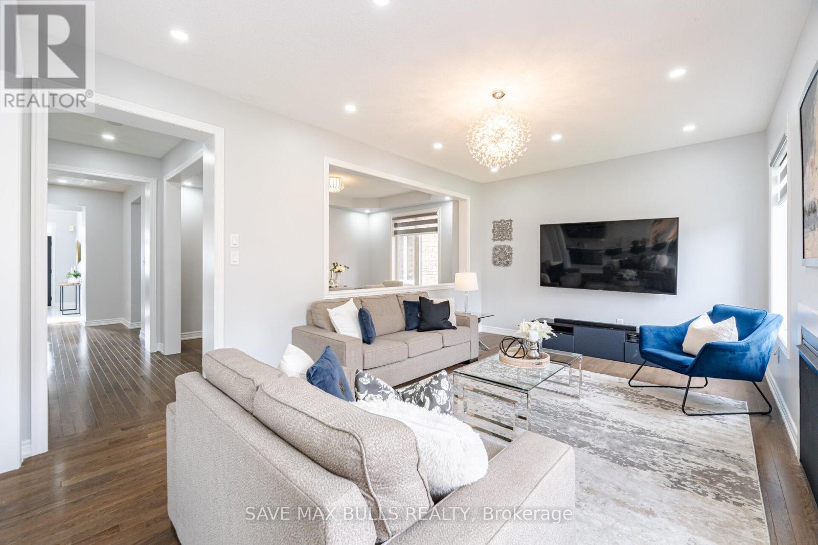 Photo 3 of 84 Haverstock Crescent, Brampton ON