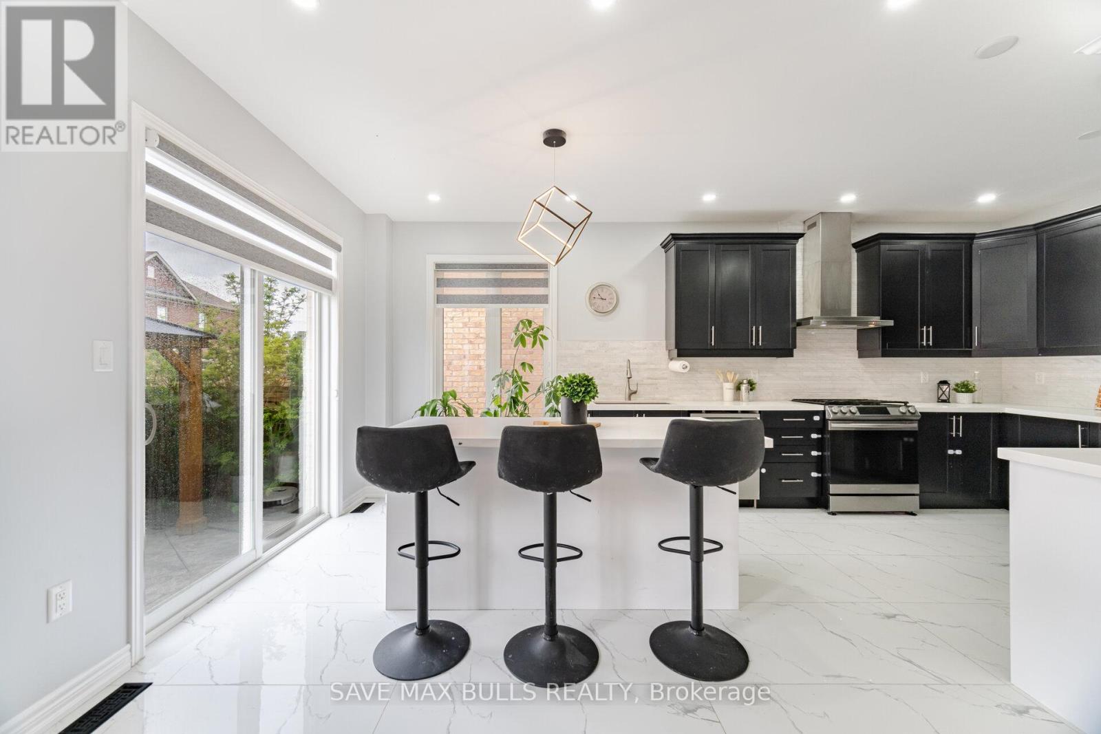Photo 4 of 84 Haverstock Crescent, Brampton ON