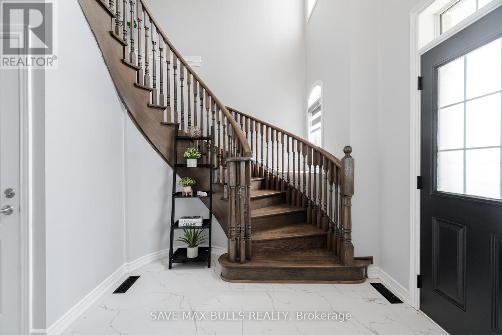 Photo 5 of 84 Haverstock Crescent, Brampton ON
