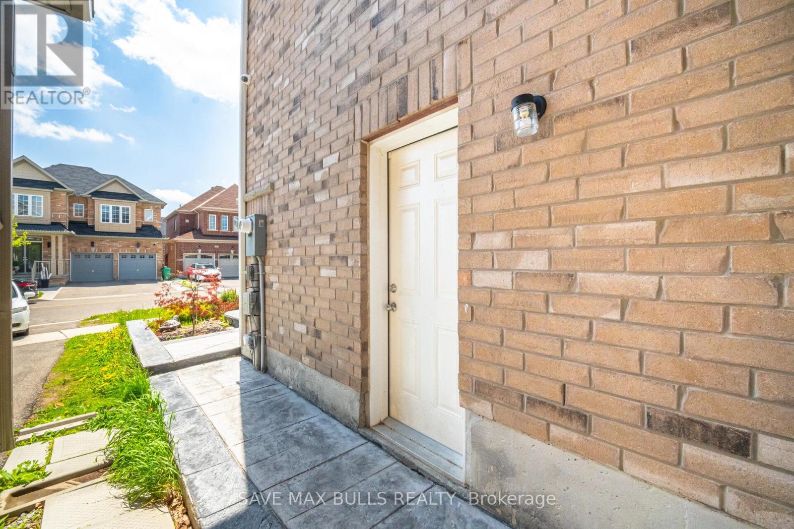 Photo 9 of 84 Haverstock Crescent, Brampton ON