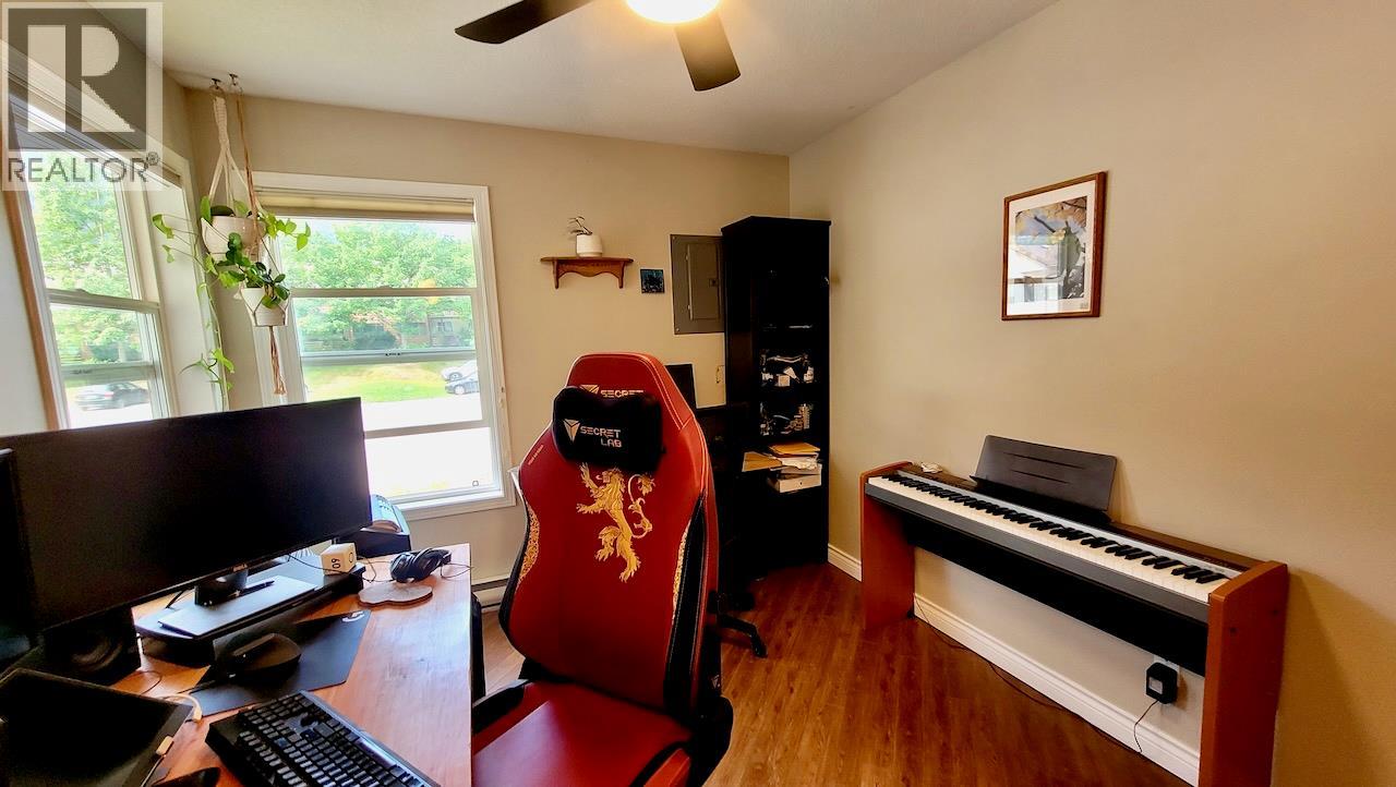 Photo 2 of 428 Beasley Crescent W, Nelson BC