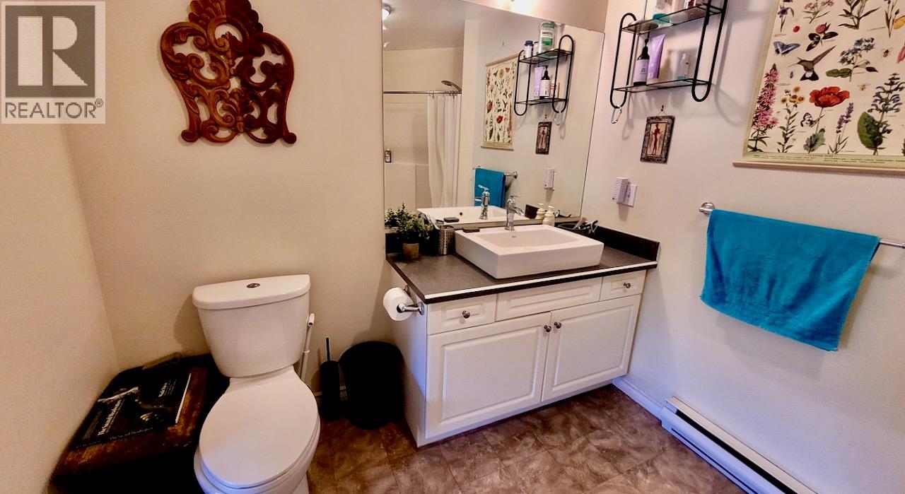 Photo 12 of 428 Beasley Crescent W, Nelson BC
