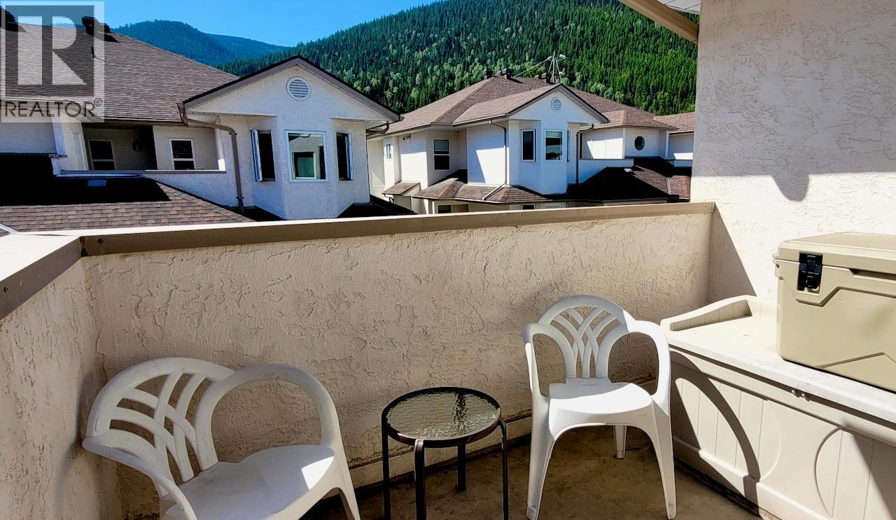 Photo 33 of 428 Beasley Crescent W, Nelson BC