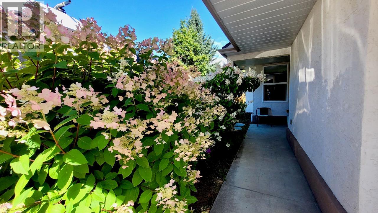 Photo 27 of 428 Beasley Crescent W, Nelson BC